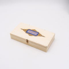 Wedgwood 1880 Cameo Rectangular Desk Box With 18Kt Yellow Gold Accents (Boîte de bureau rectangulaire avec camée et or jaune 18Kt)