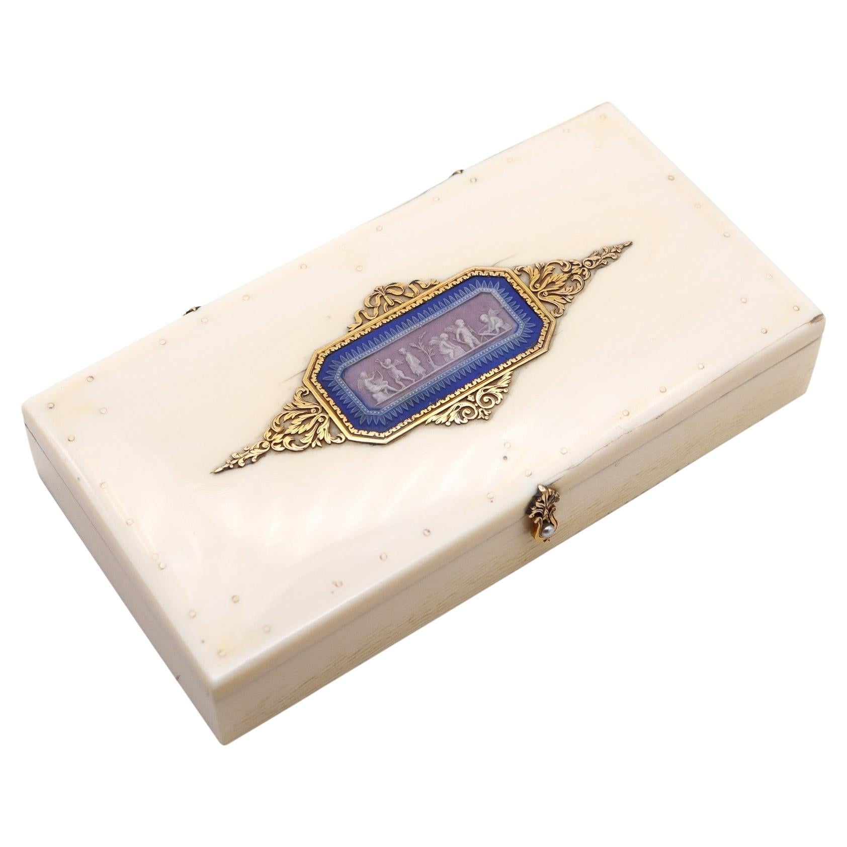 WEDGWOOD 1880 Cameo Rectangular Desk Box With 18Kt Yellow Gold Accents For Sale