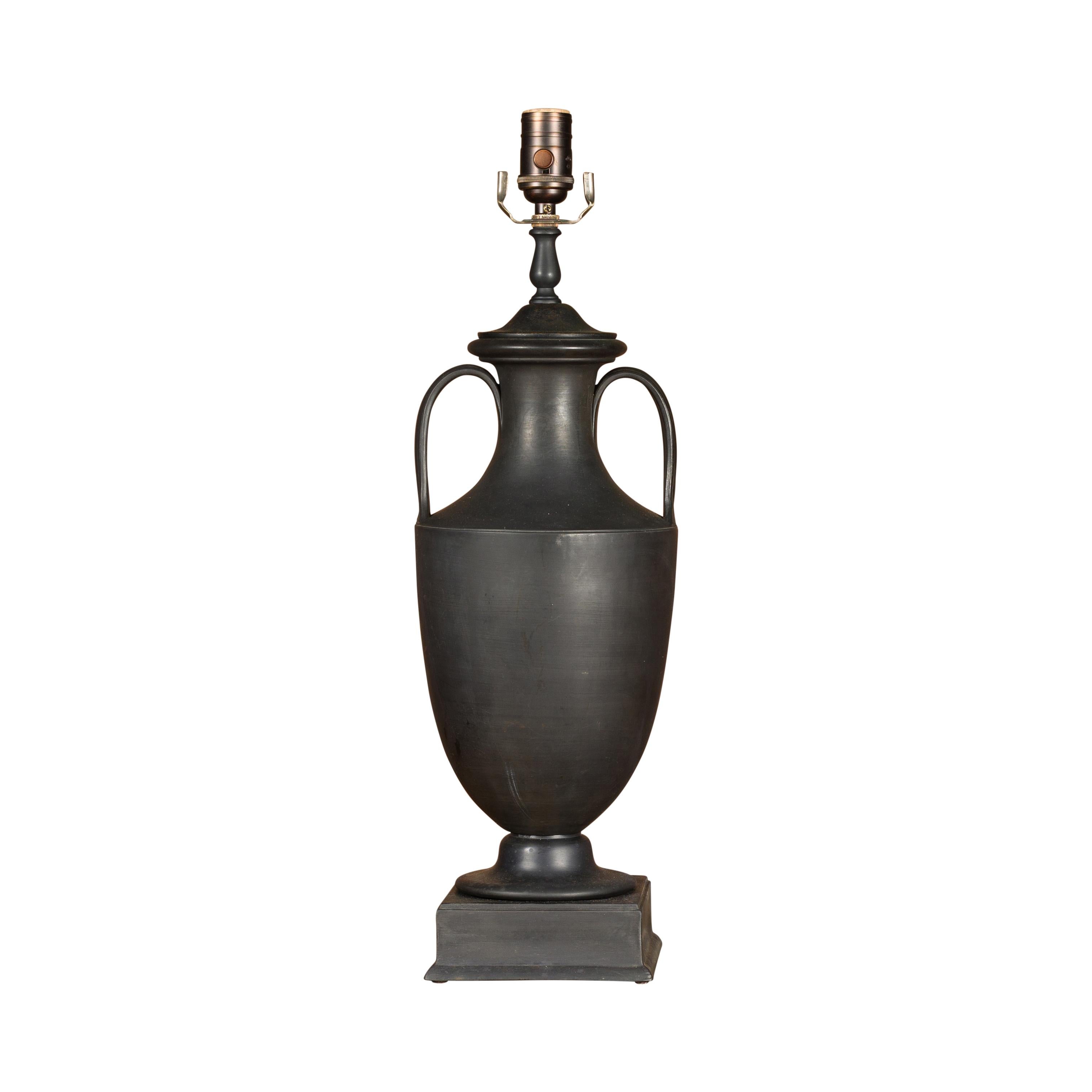 Wedgwood 19th Century Basalt Amphora Made into USA Lampe de table filaire en vente 5