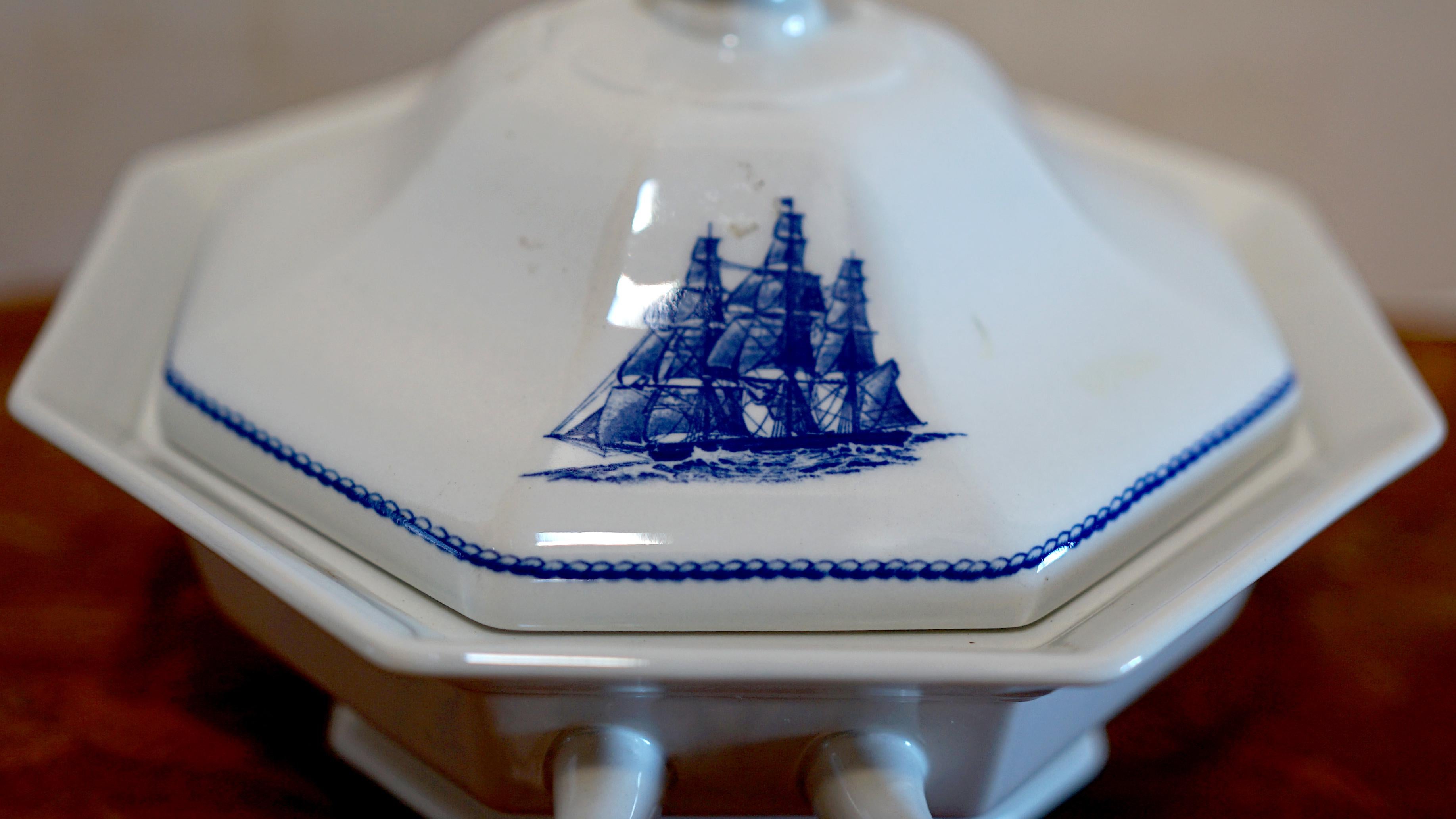 Amerikanisches, 40-teiliges Sammlerstück aus blau-weißem Porzellan mit Clipper-Sammlerstück von Wedgwood im Angebot 4