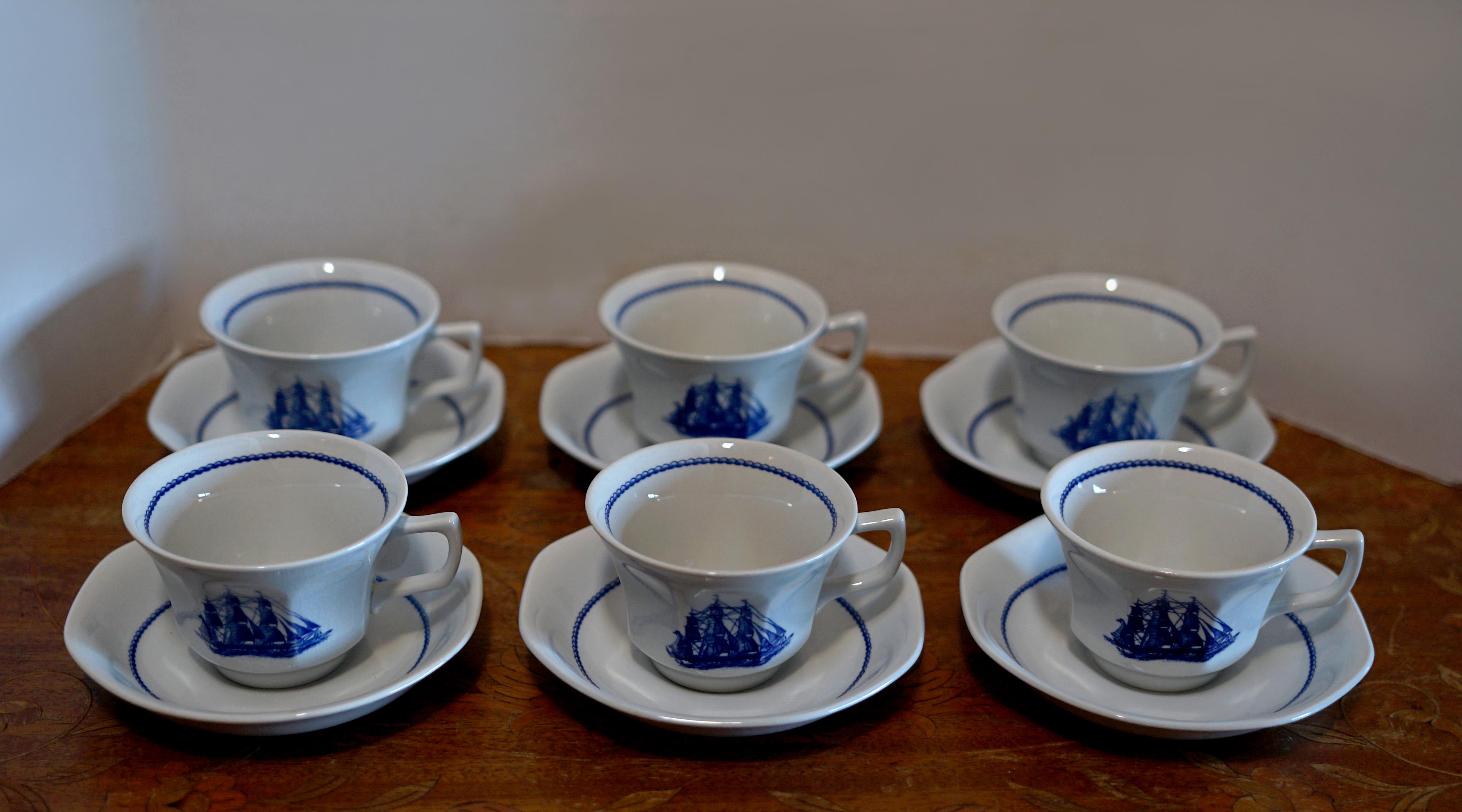 Amerikanisches, 40-teiliges Sammlerstück aus blau-weißem Porzellan mit Clipper-Sammlerstück von Wedgwood (Glasiert) im Angebot