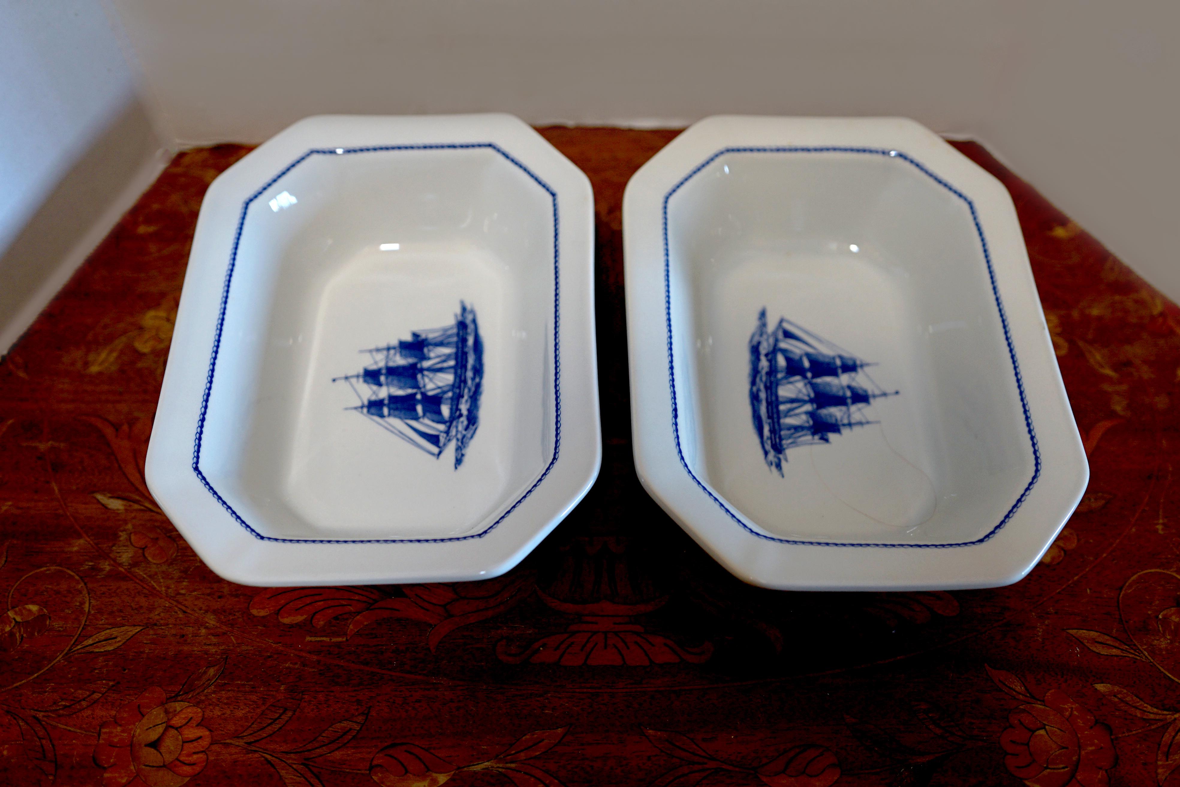 20th Century Wedgwood American Clipper Collectible Blue White Porcelain Partial 40-Piece Set For Sale