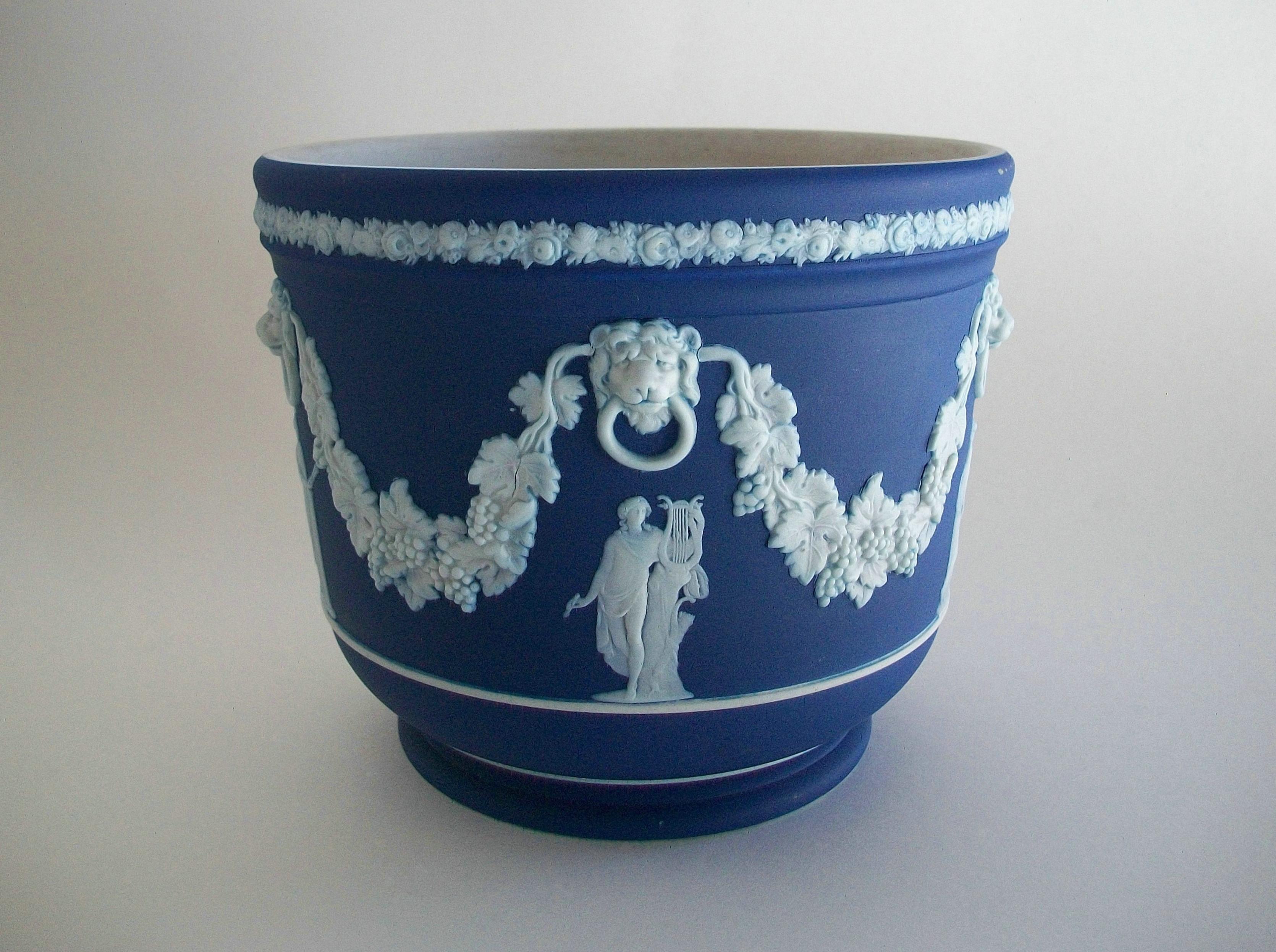 WEDGWOOD - Antique Blue Jasperware Neo Classical Planter - U.K. - Circa 1908 For Sale 2