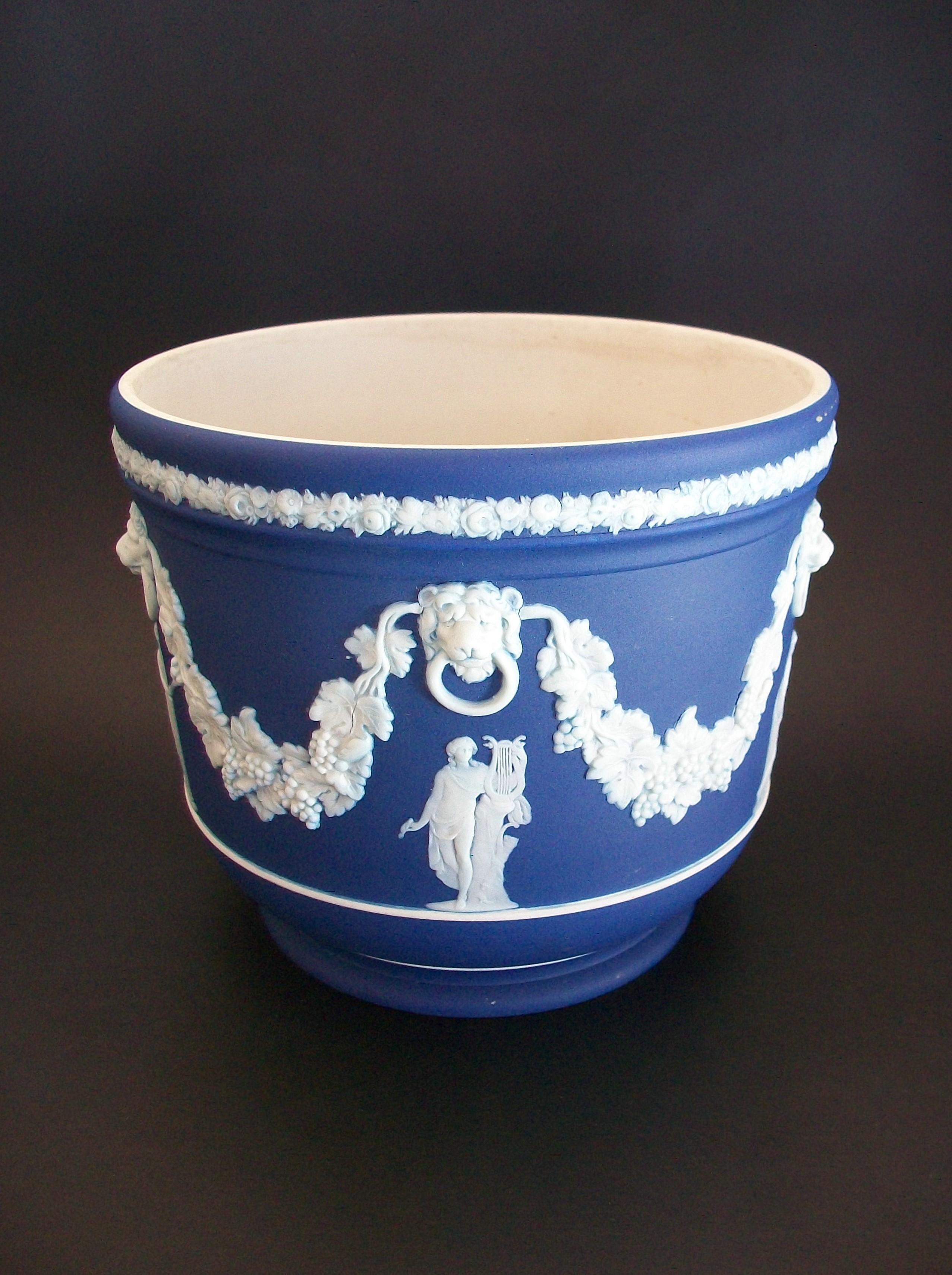 Néo-classique Jardinière néoclassique bleue en jaspe ancien WEDGWOOD, Royaume-Uni, vers 1908 en vente