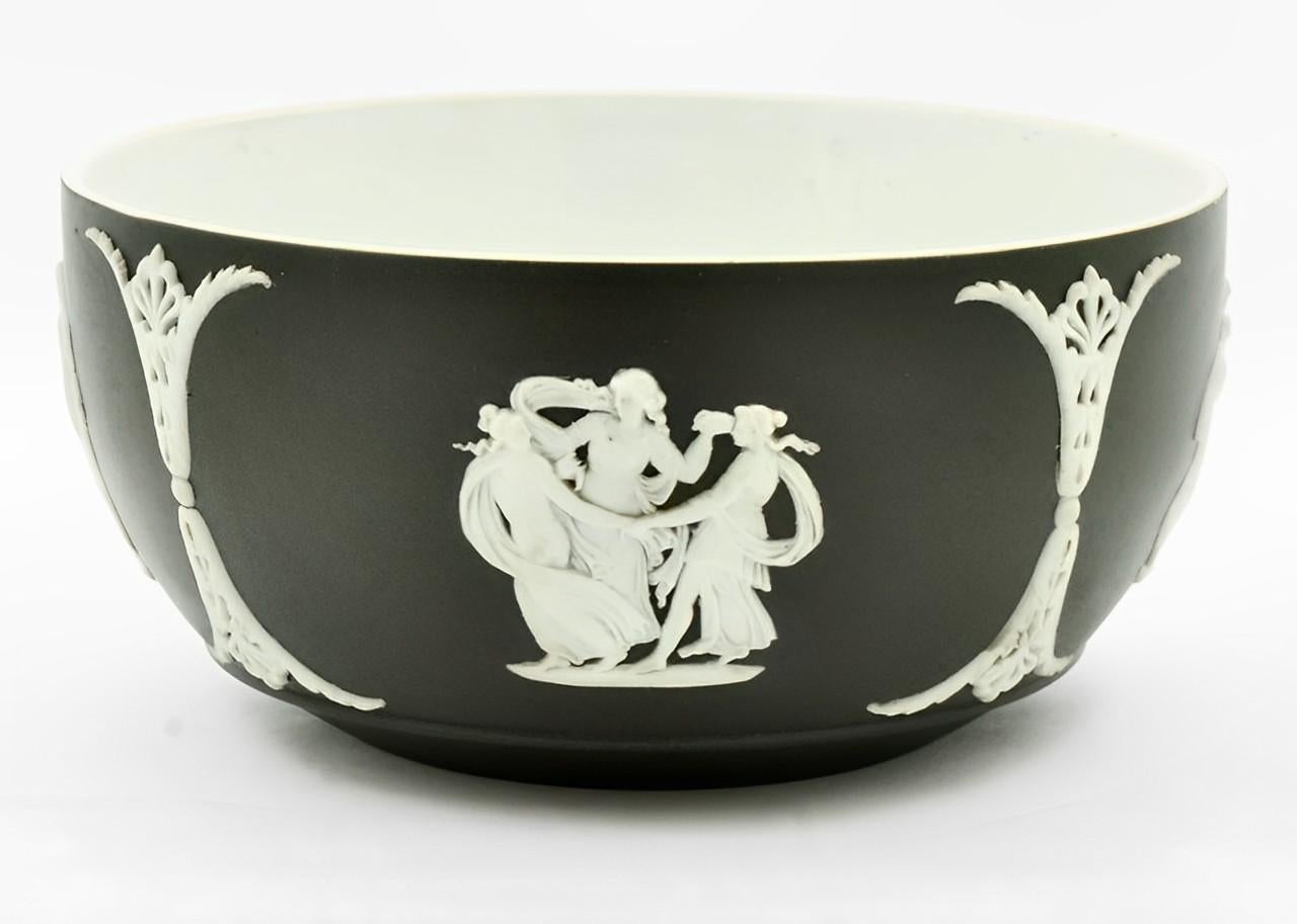 Anglais Wedgwood Antique Victorian Black Jasperware Bowl circa 1860s en vente