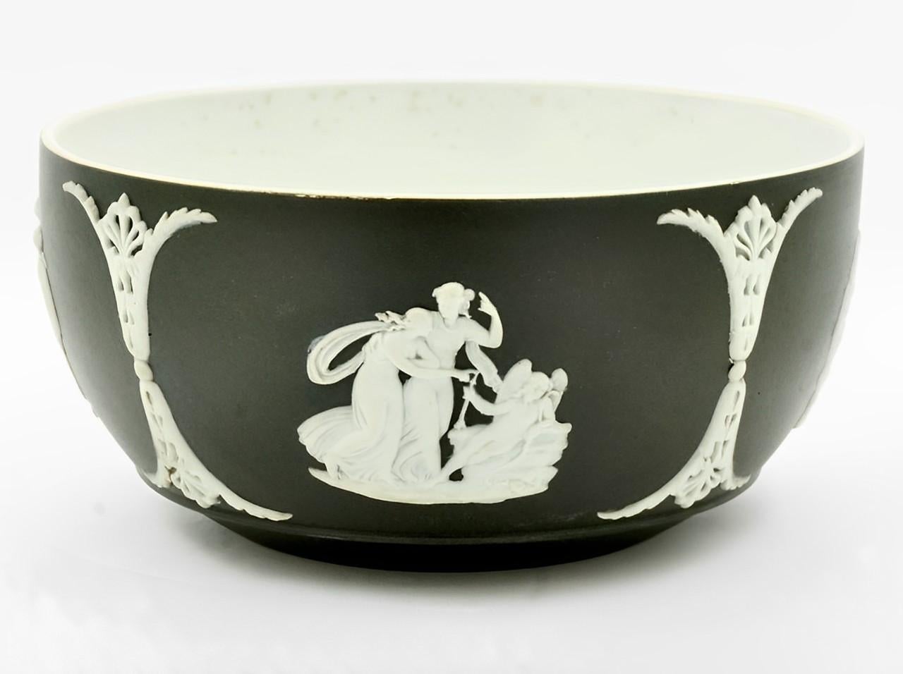 Wedgwood Antique Victorian Black Jasperware Bowl circa 1860s Bon état - En vente à London, GB