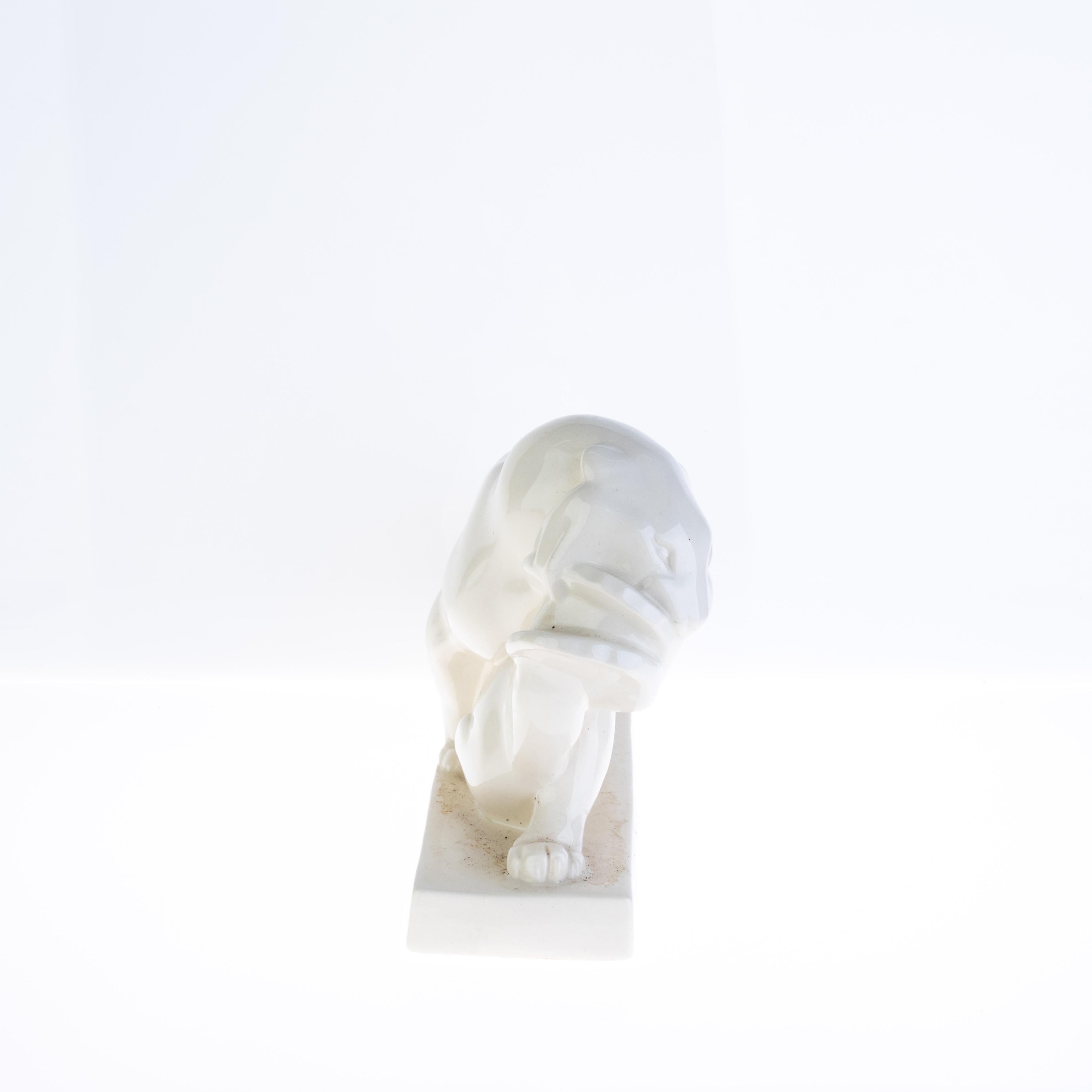 Wedgwood Art Deco Cream Glazed Tiger with Buck Prey Sculpture by Designer John Skeaping, with mark to base.

John Skeaping (1901-1980) was a notable British sculptor and artist who collaborated with Wedgwood, the renowned British pottery firm.