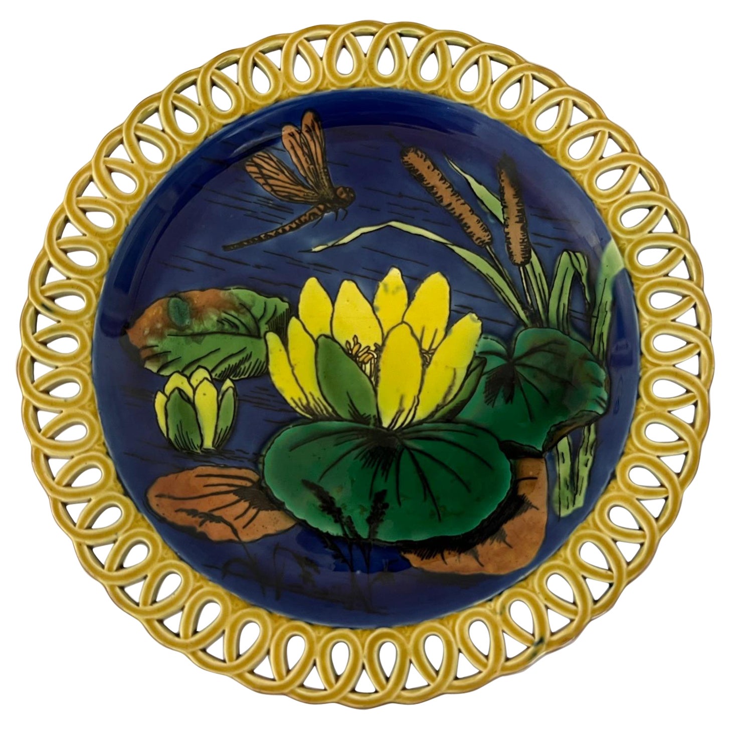 Wedgwood Art Nouveau Assiette Lilypad avec bords réticulés, c. 1874 en vente