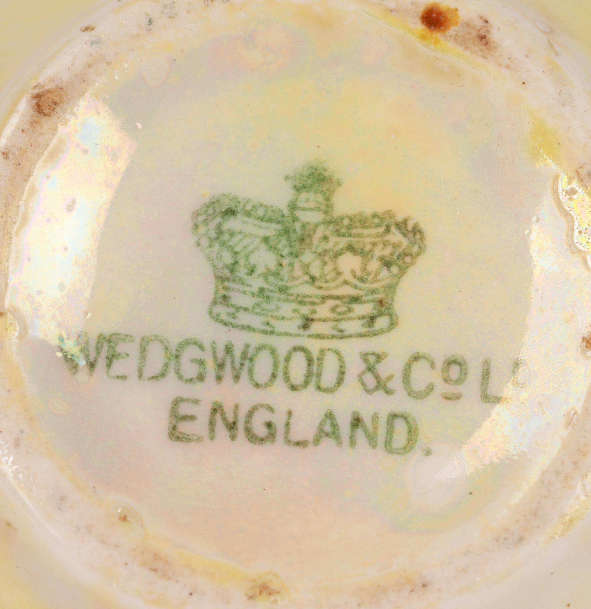 Jugendstil-Vase mit gelbem Lüsterschliff-Griff von Wedgwood im Angebot 1