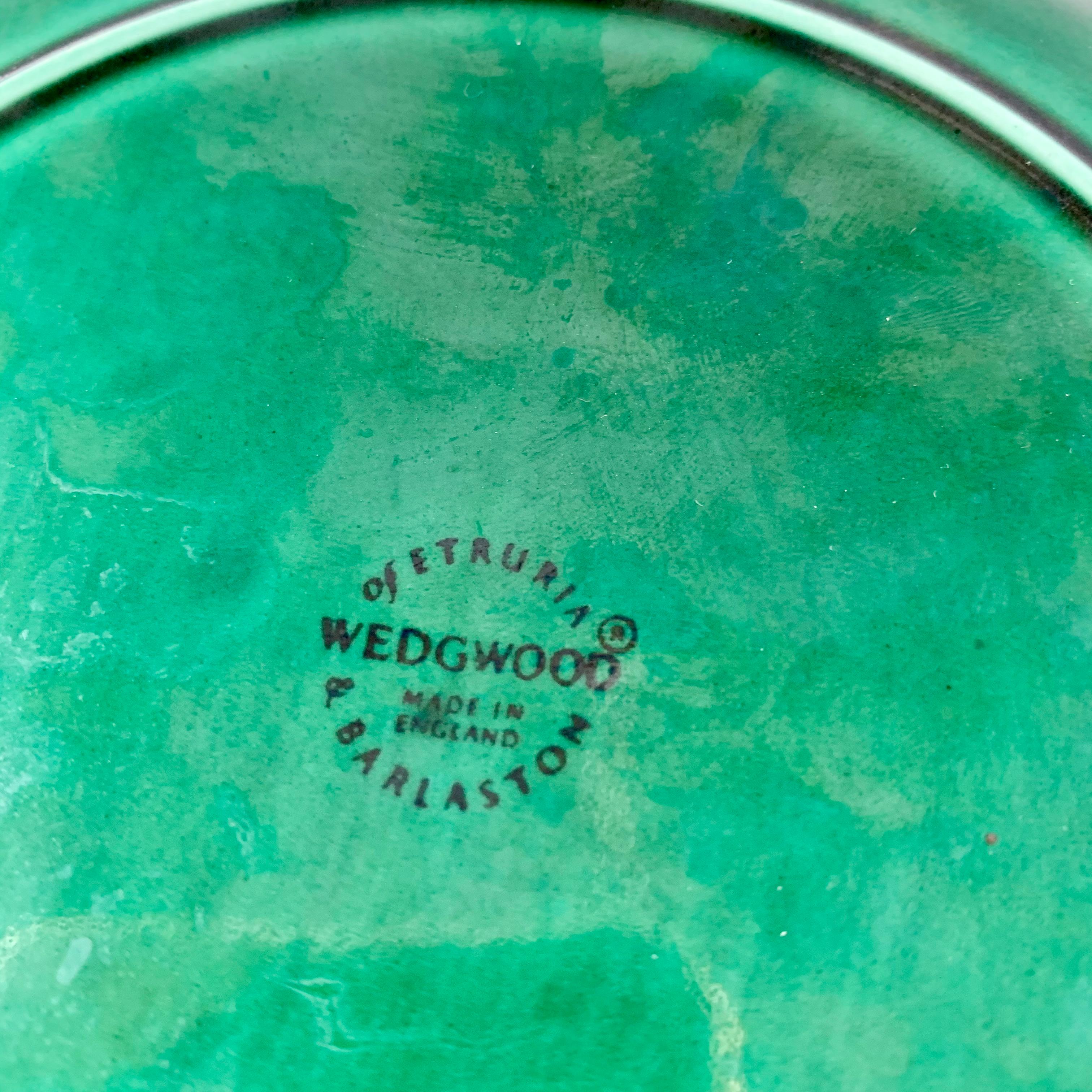 20th Century Wedgwood & Barlaston of Etruria Green Glazed Majolica Cabbage Leaf Plate