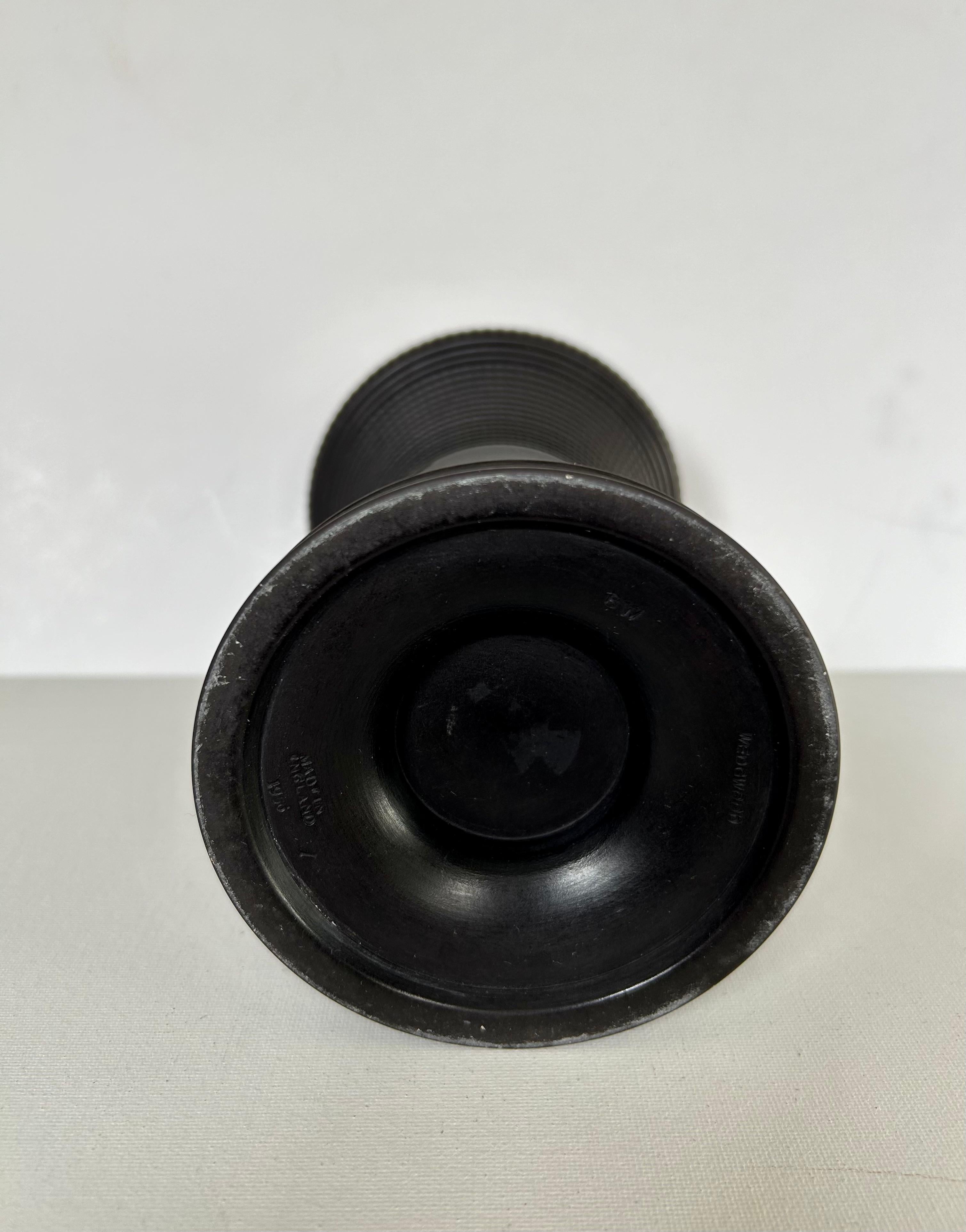 Porcellana Vaso di basalto neoclassico Wedgwood in vendita