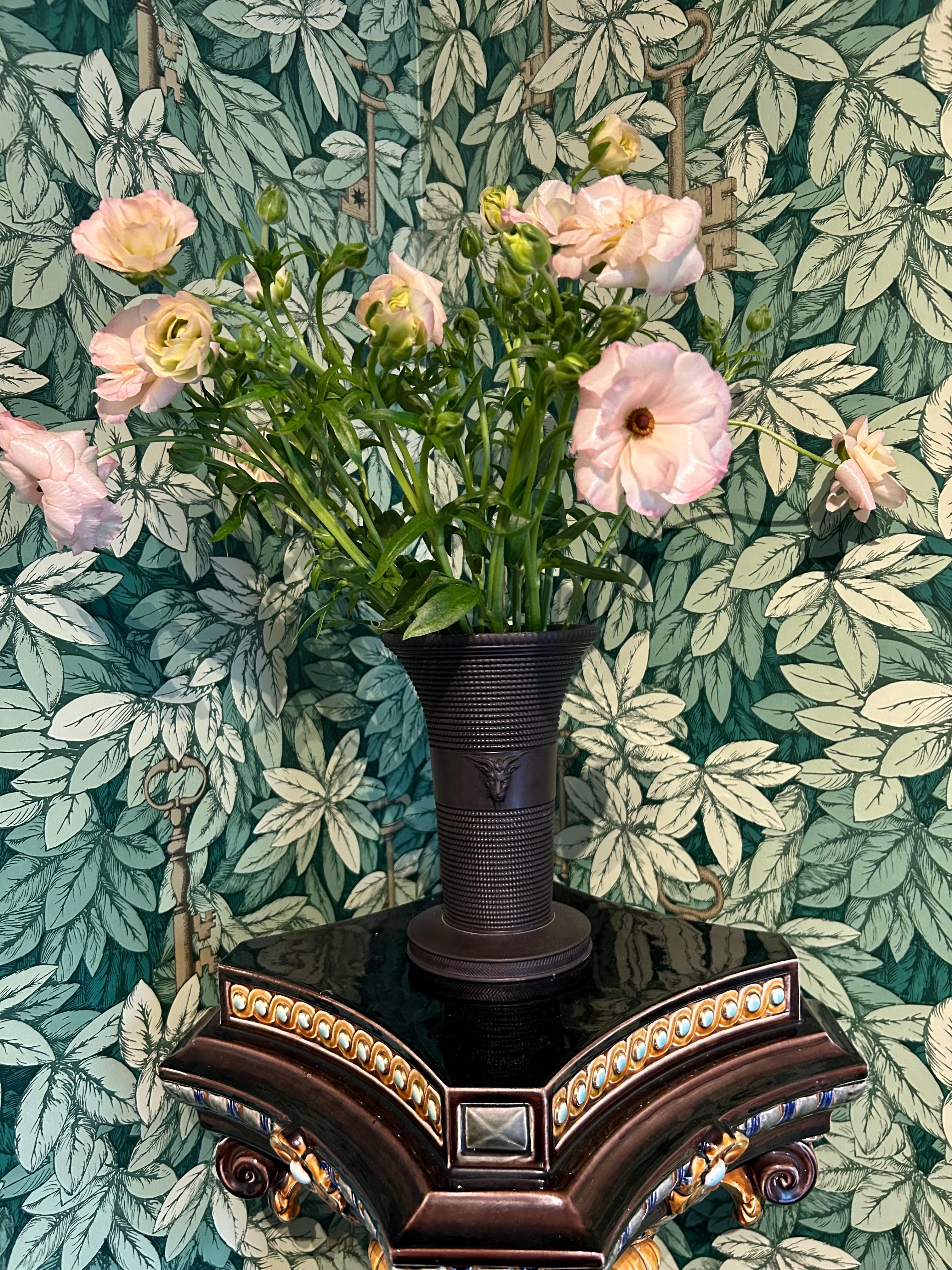 Vaso di basalto neoclassico Wedgwood In condizioni buone in vendita a Toronto, CA