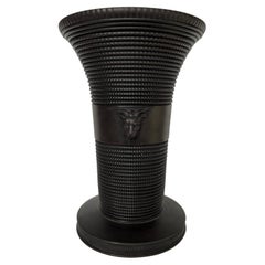 Jarrón neoclásico de basalto Wedgwood
