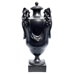 Expuesto Jarrón de cuatro asas de gres basáltico Wedgwood & Bentley