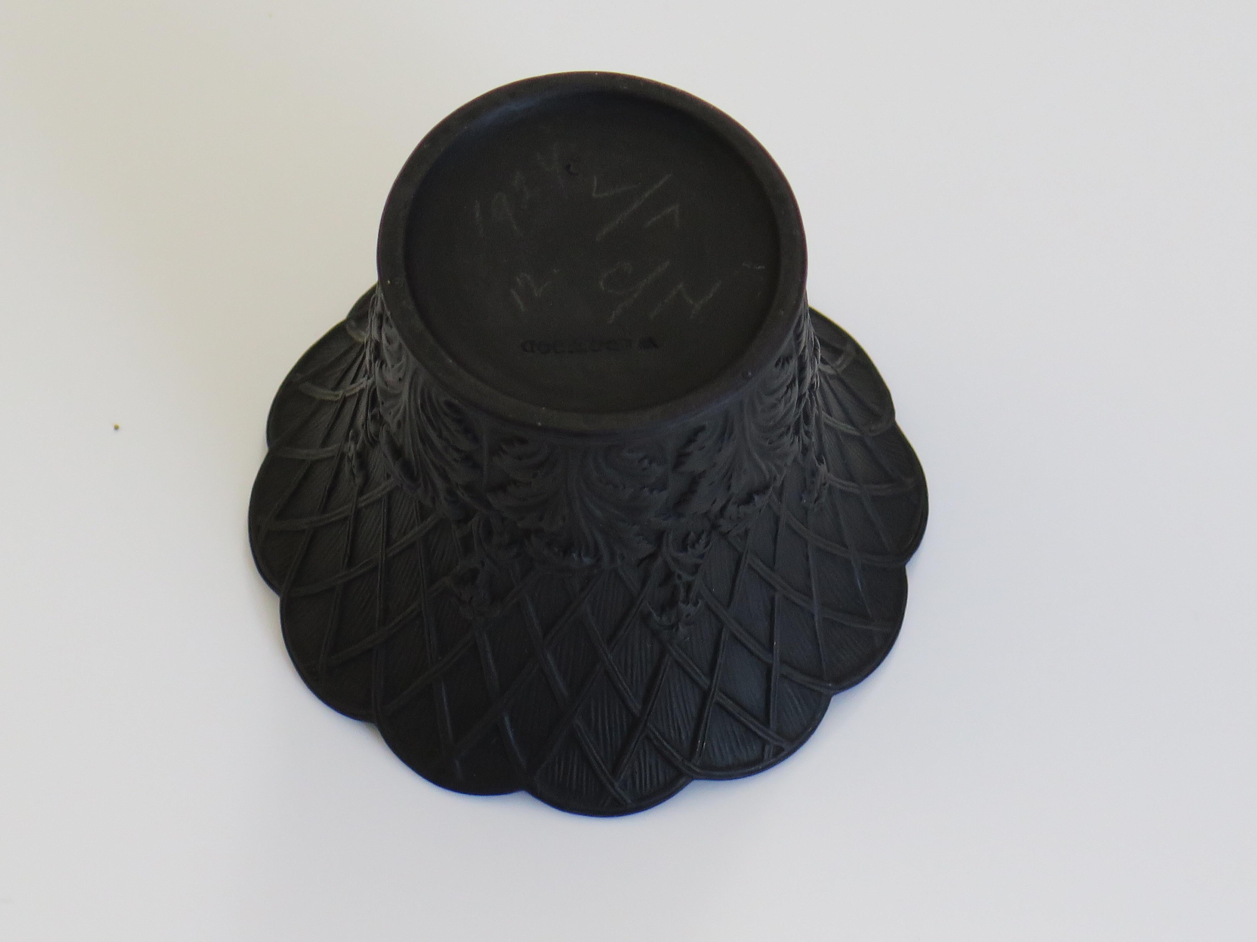 Wedgwood Pot de fleurs en basalte noir à motif de treillis, anglais, début du 20e siècle en vente 4