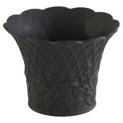 Wedgwood Pot de fleurs en basalte noir à motif de treillis, anglais, début du 20e siècle