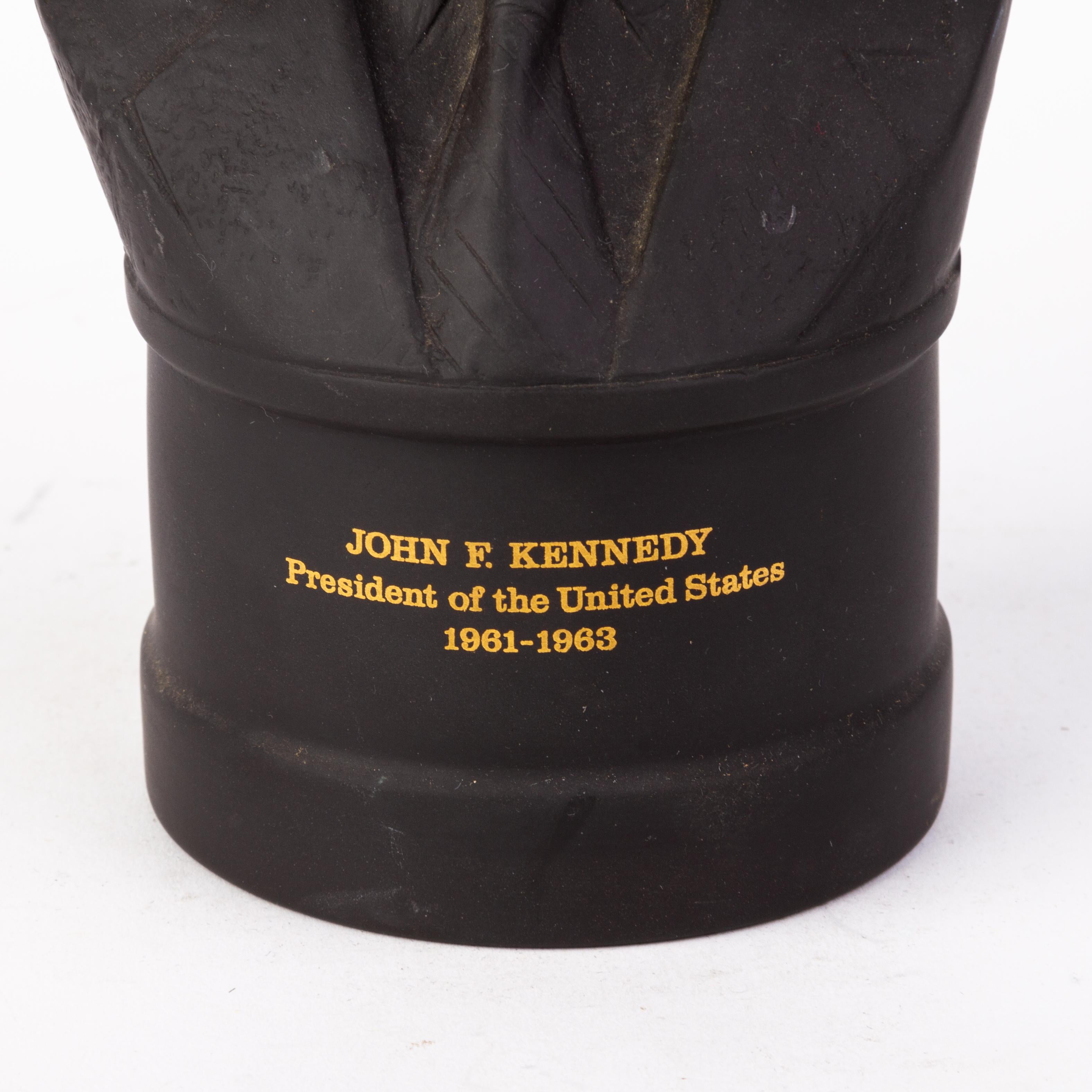 Busto del presidente americano John F. Kennedy di Wedgwood in diaspro basaltico nero

Da una collezione privata
Spedizione internazionale gratuita

