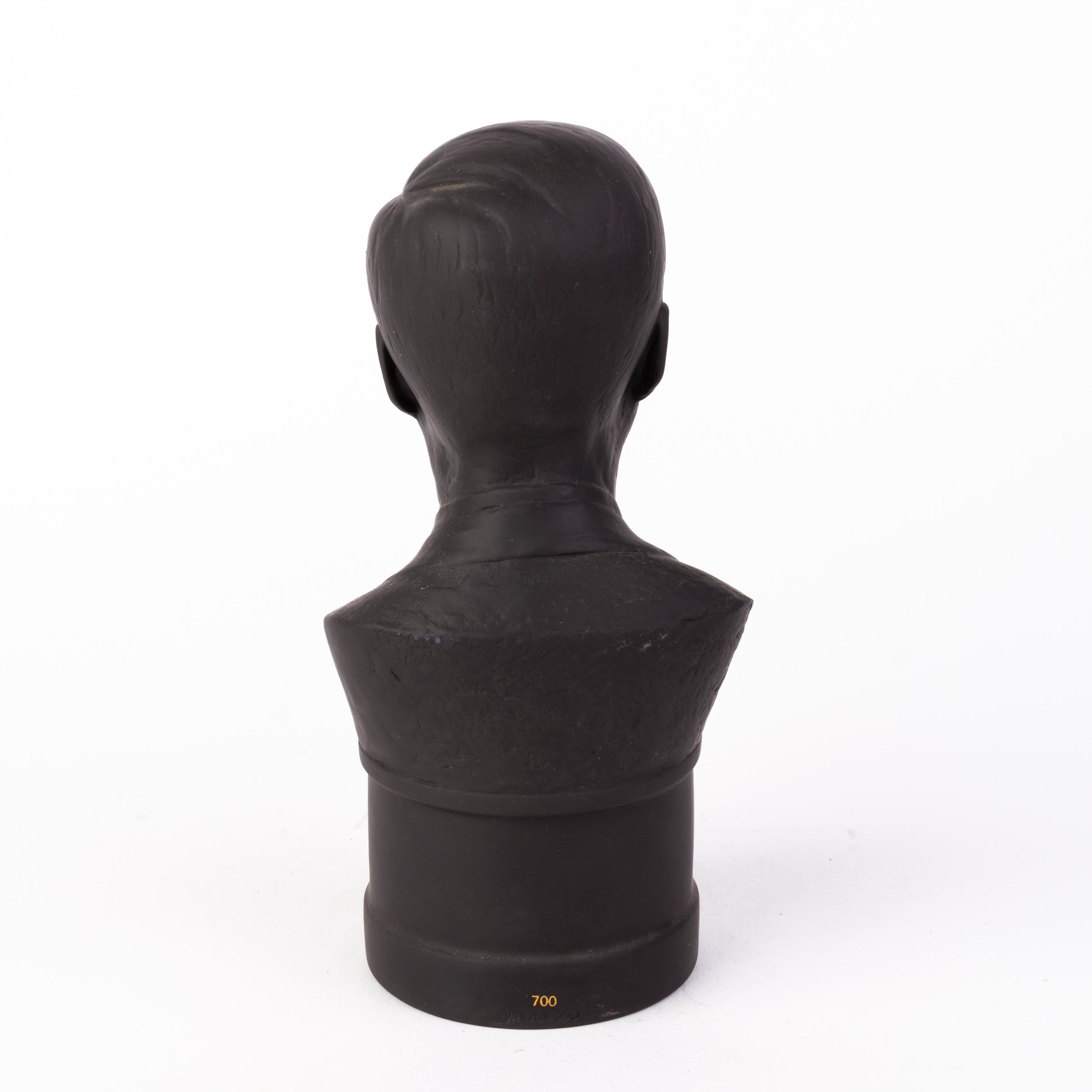 XX secolo Busto del presidente americano John F. Kennedy di Wedgwood in diaspro basaltico nero in vendita
