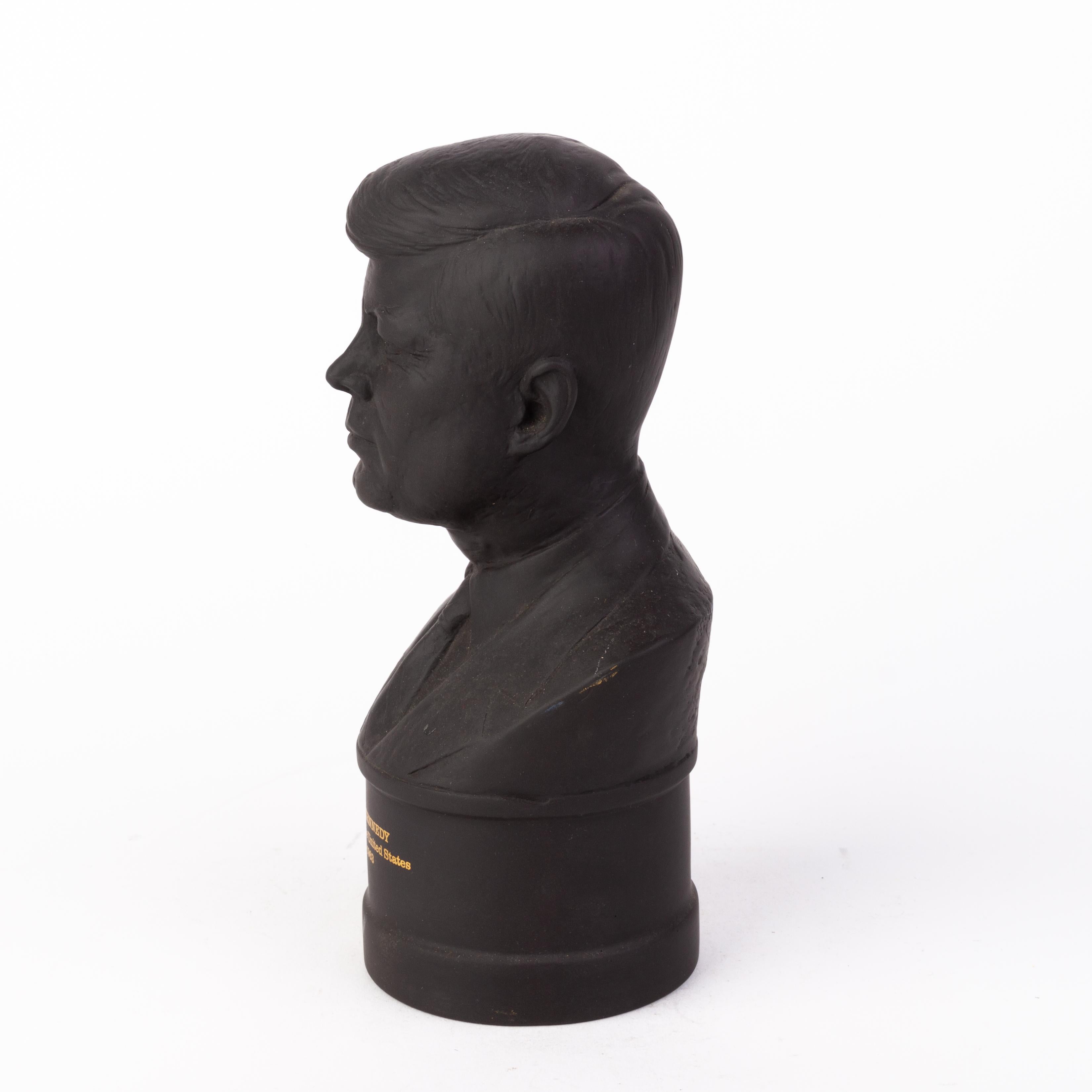 Busto del presidente americano John F. Kennedy di Wedgwood in diaspro basaltico nero in vendita 1