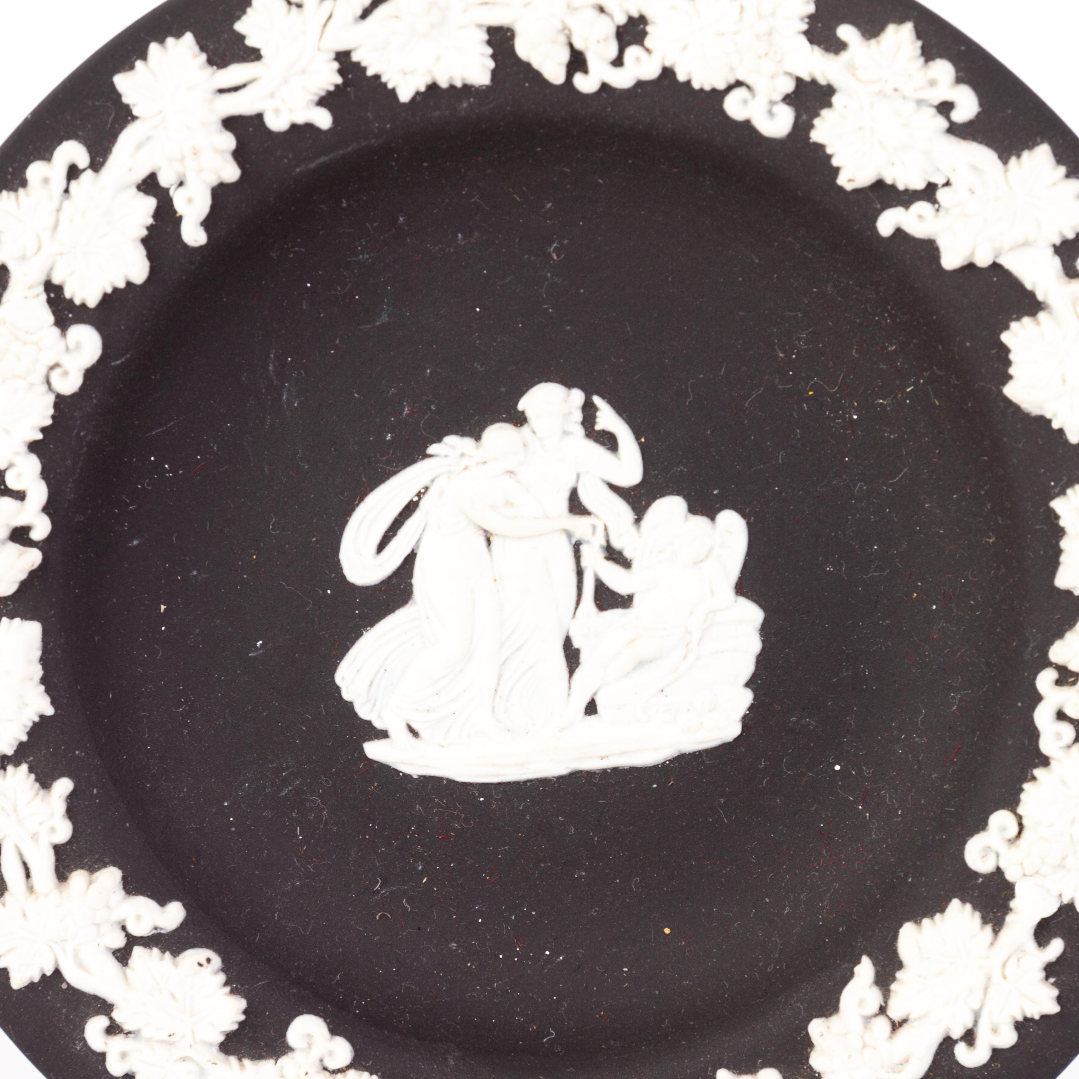 Wedgwood Black Basalt Jasperware Neoclassical Cameo Dish 
Good condition overall
From a private collection.
Free international shipping.