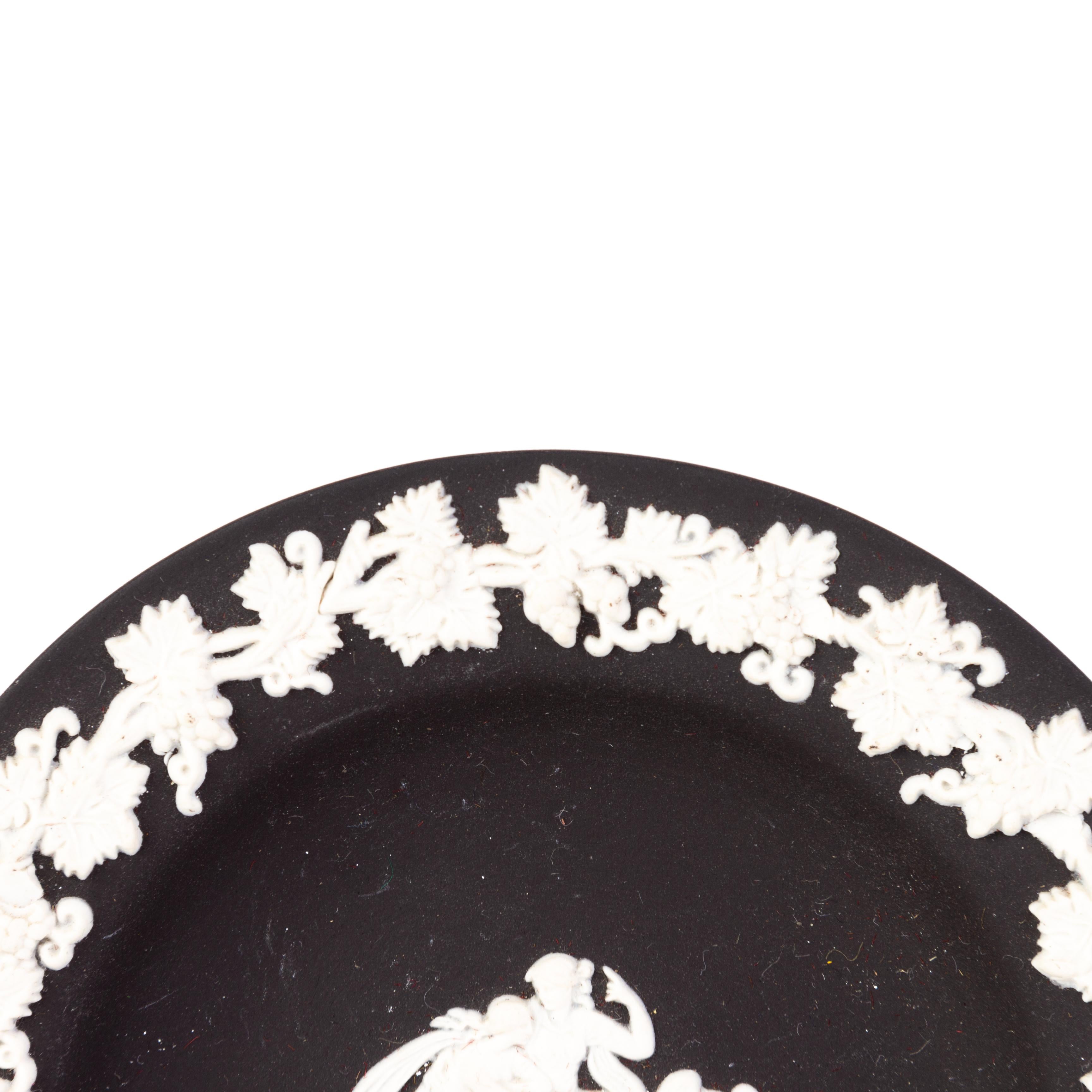 Wedgwood Black Basalt Jasperware Neoclassical Cameo Dish  In Good Condition For Sale In Nottingham, GB