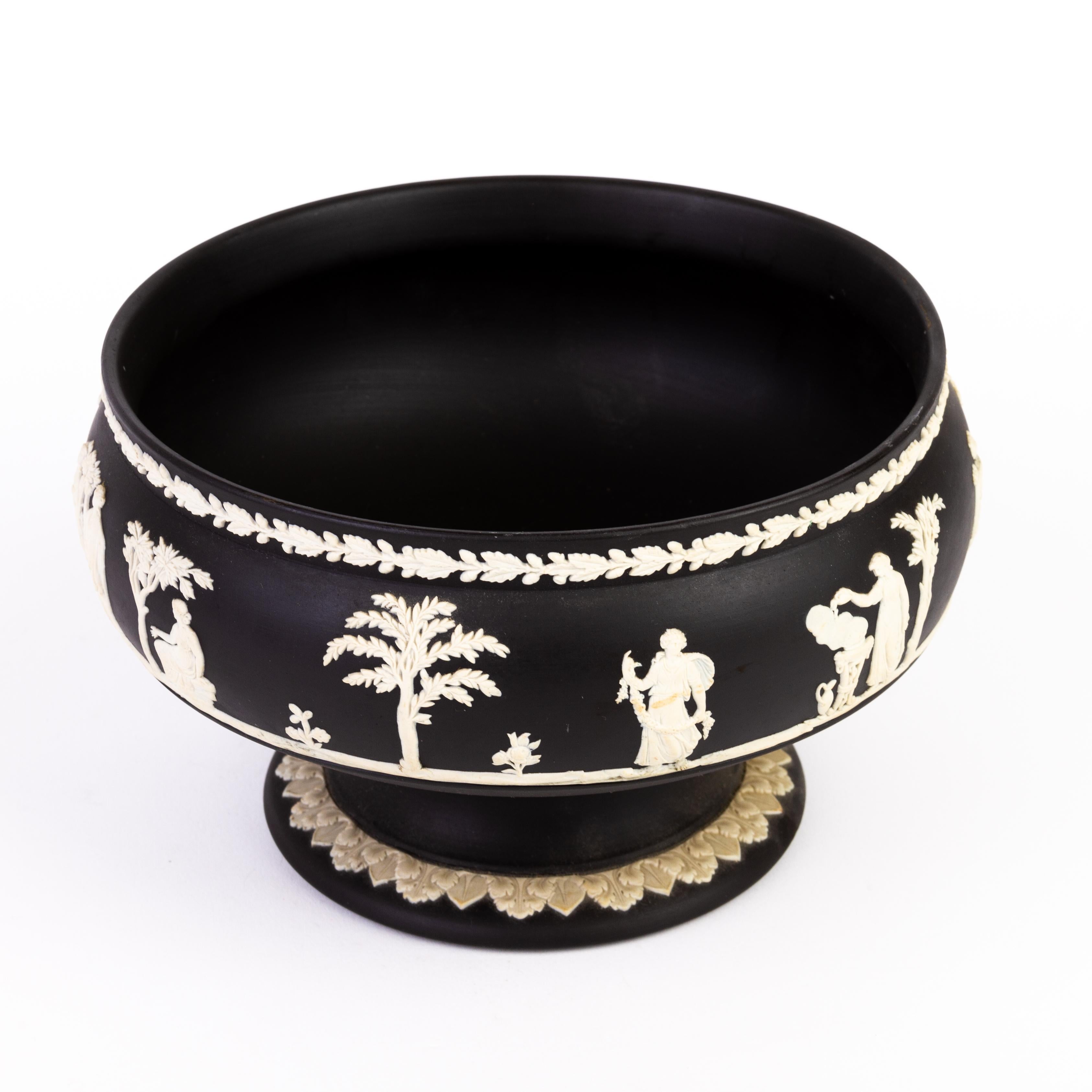 20th Century Wedgwood Black Basalt Neoclassical Comport Centrepiece For Sale