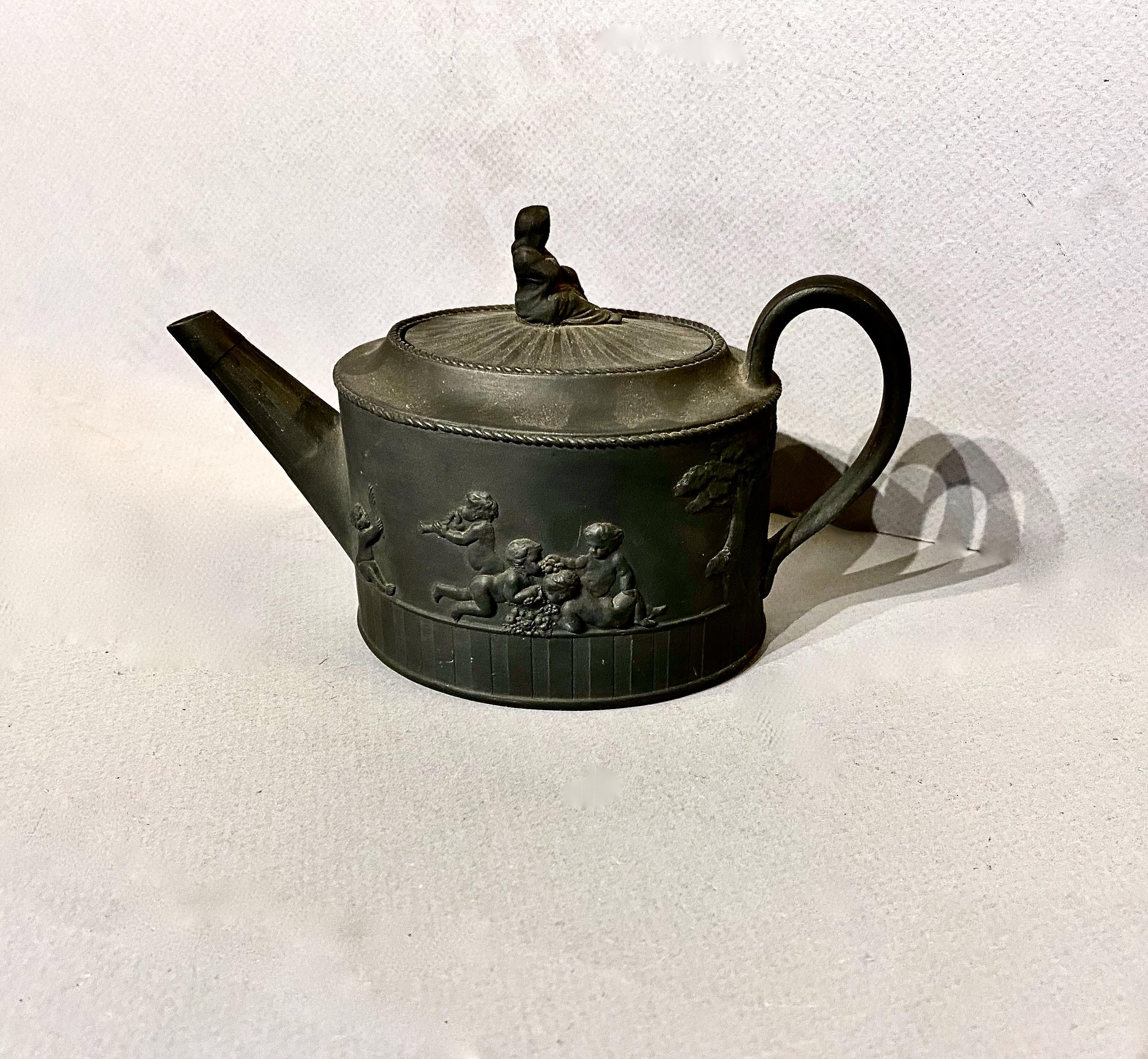 XVIIIe siècle Théière Wedgwood en basalte noir