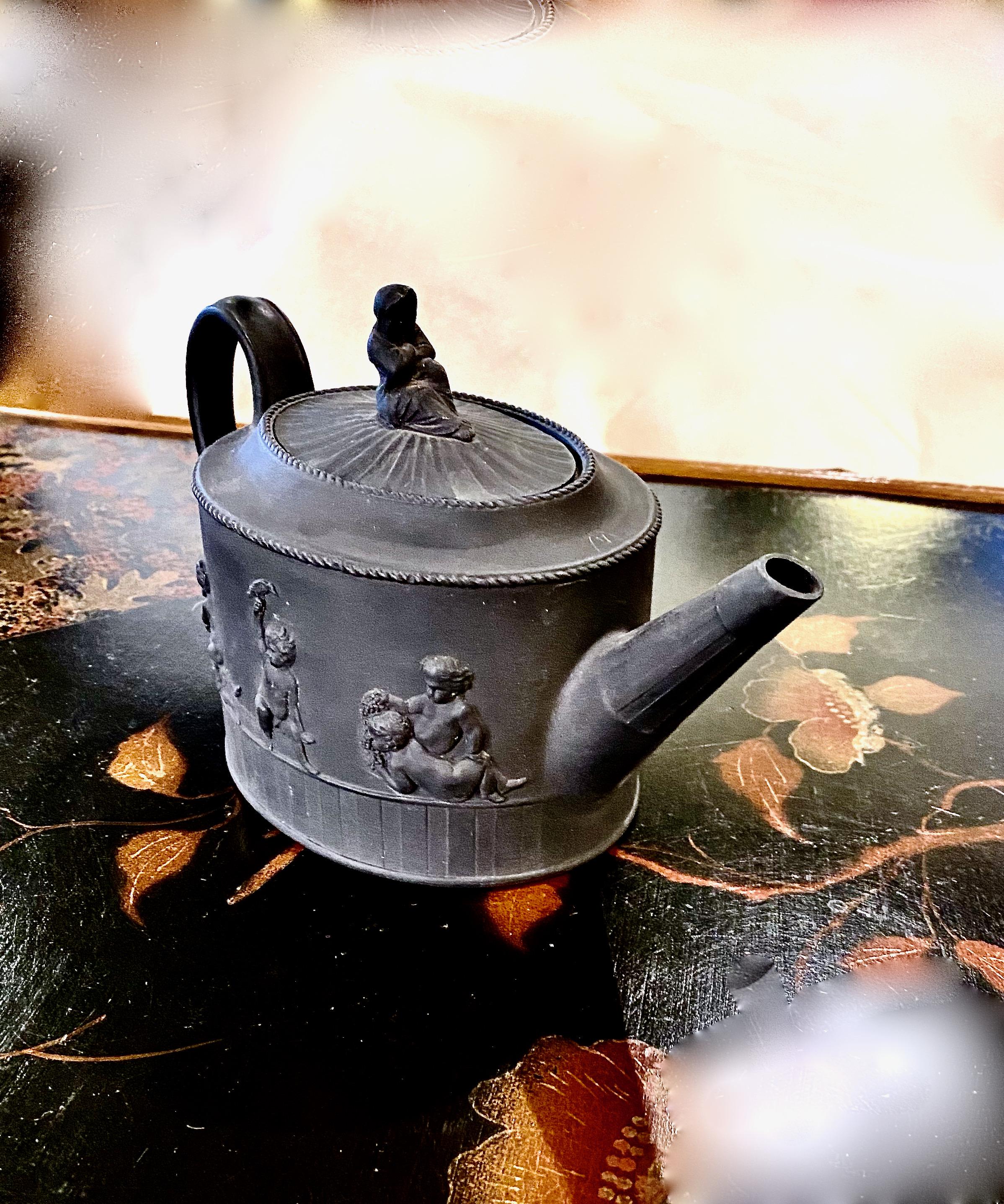 Wedgwood Black Basalt Teapot In Good Condition For Sale In Pasadena, CA