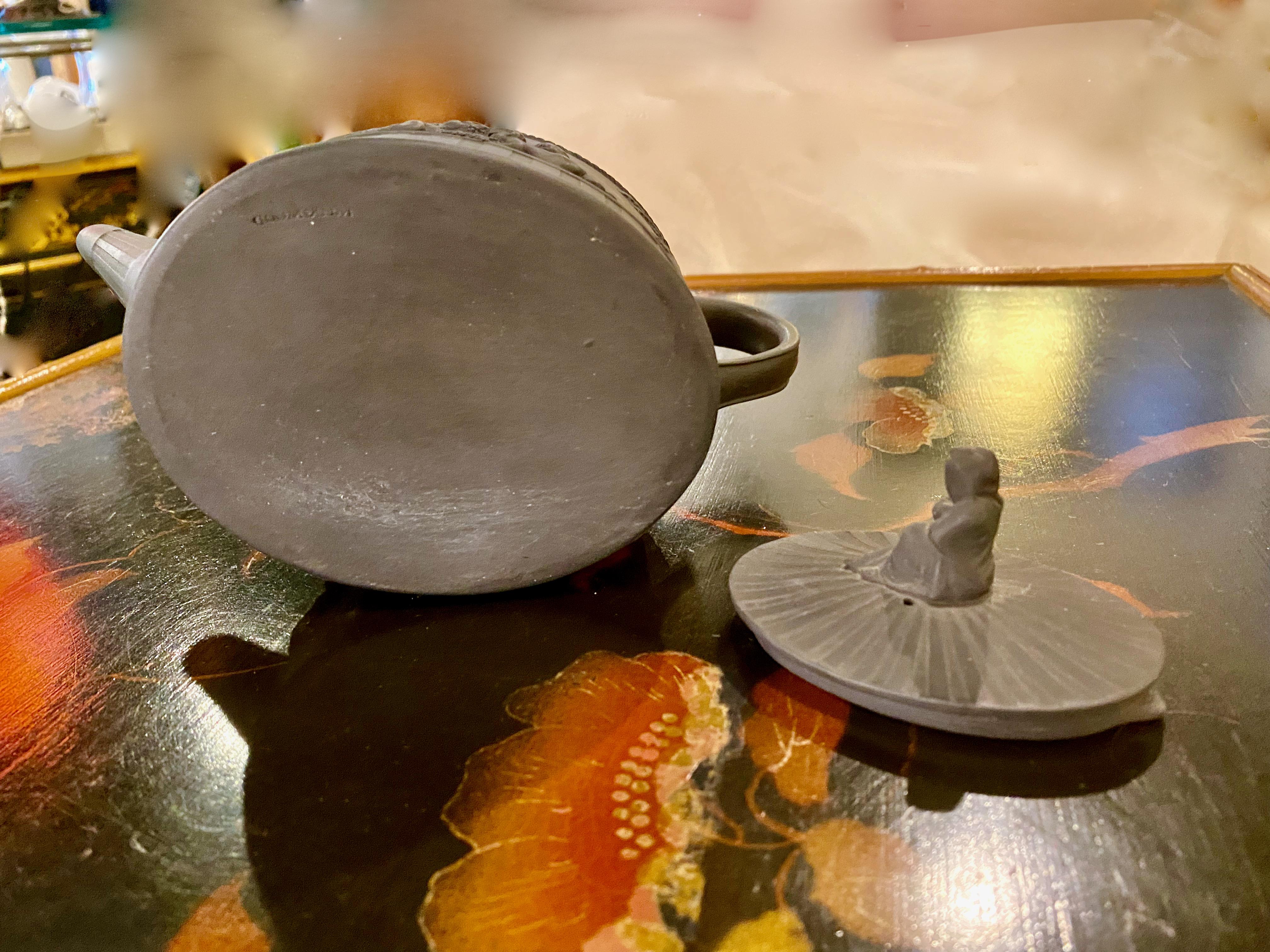 Théière Wedgwood en basalte noir 3