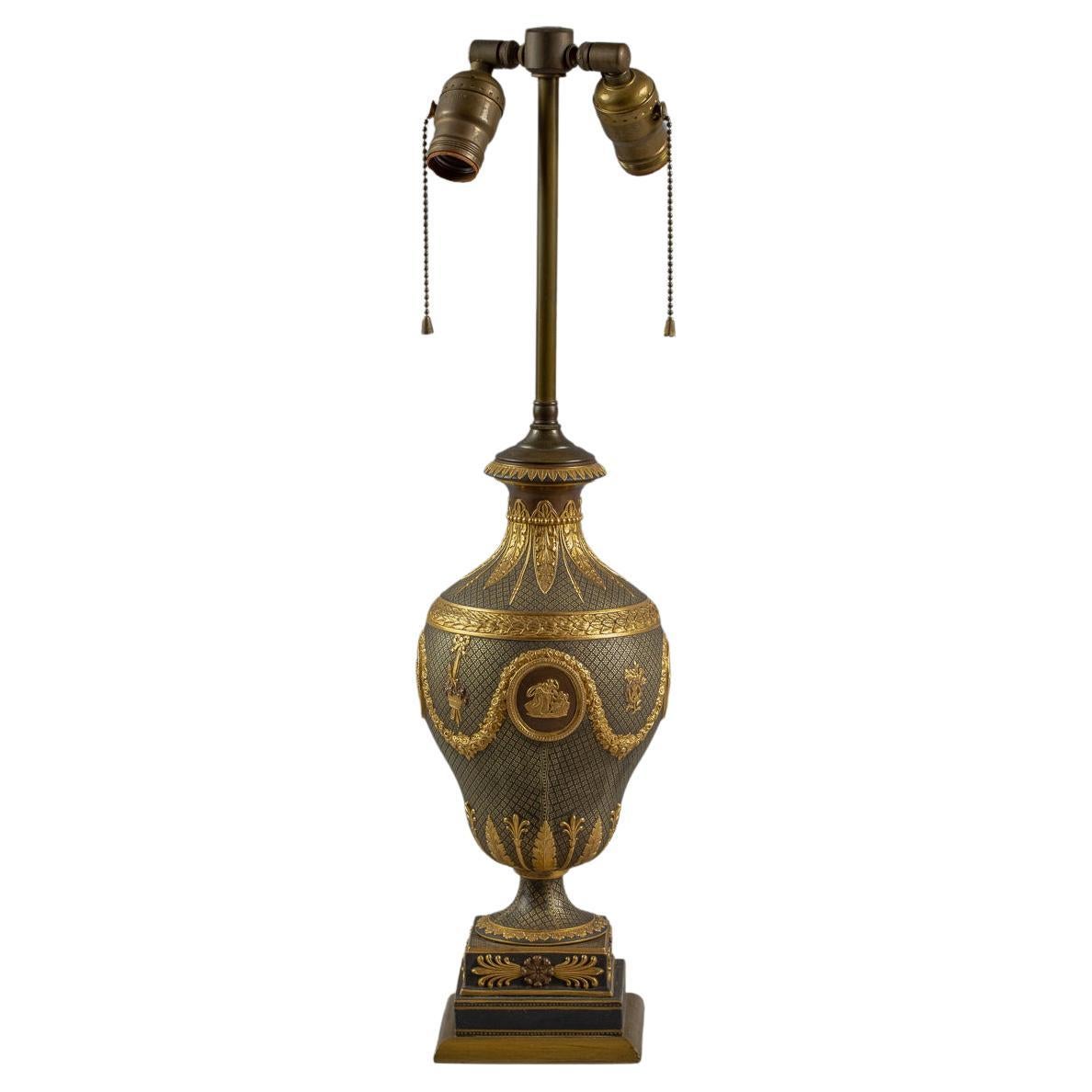 Wedgwood Urne aus schwarzem Porzellan mit vergoldetem Deckel als Lampe montiert, 19. Jahrhundert