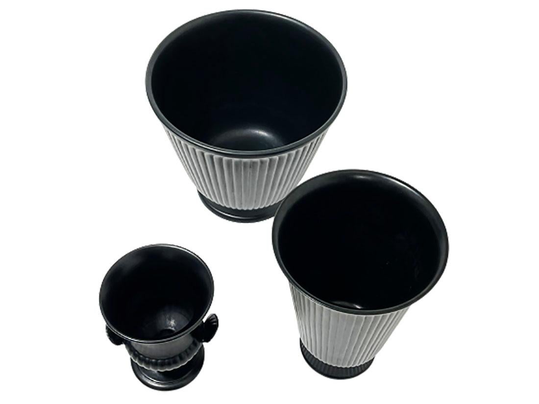 Wedgwood black Ravenstone set

Wedgwood Ravenstone small urn, vase and cache pot
Matte black glaze wegwood, designed by Norman Wilson, 1960s England

The measurements are for the vase: 20 cm high and 15,2 cm diagonal
The pot 18,5 cm high and