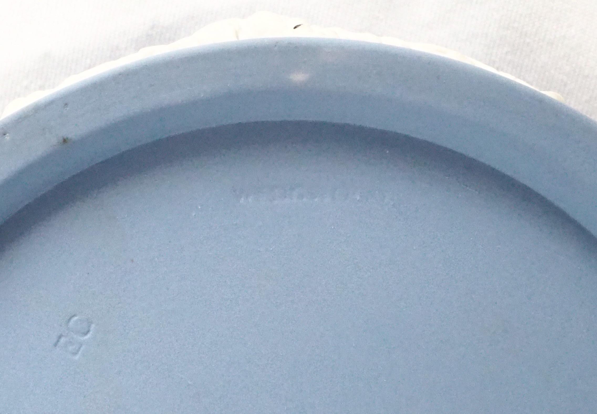 Wedgwood blue and white jasperware box For Sale 7