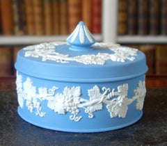Boîte Wedgwood en jaspe bleu et blanc
