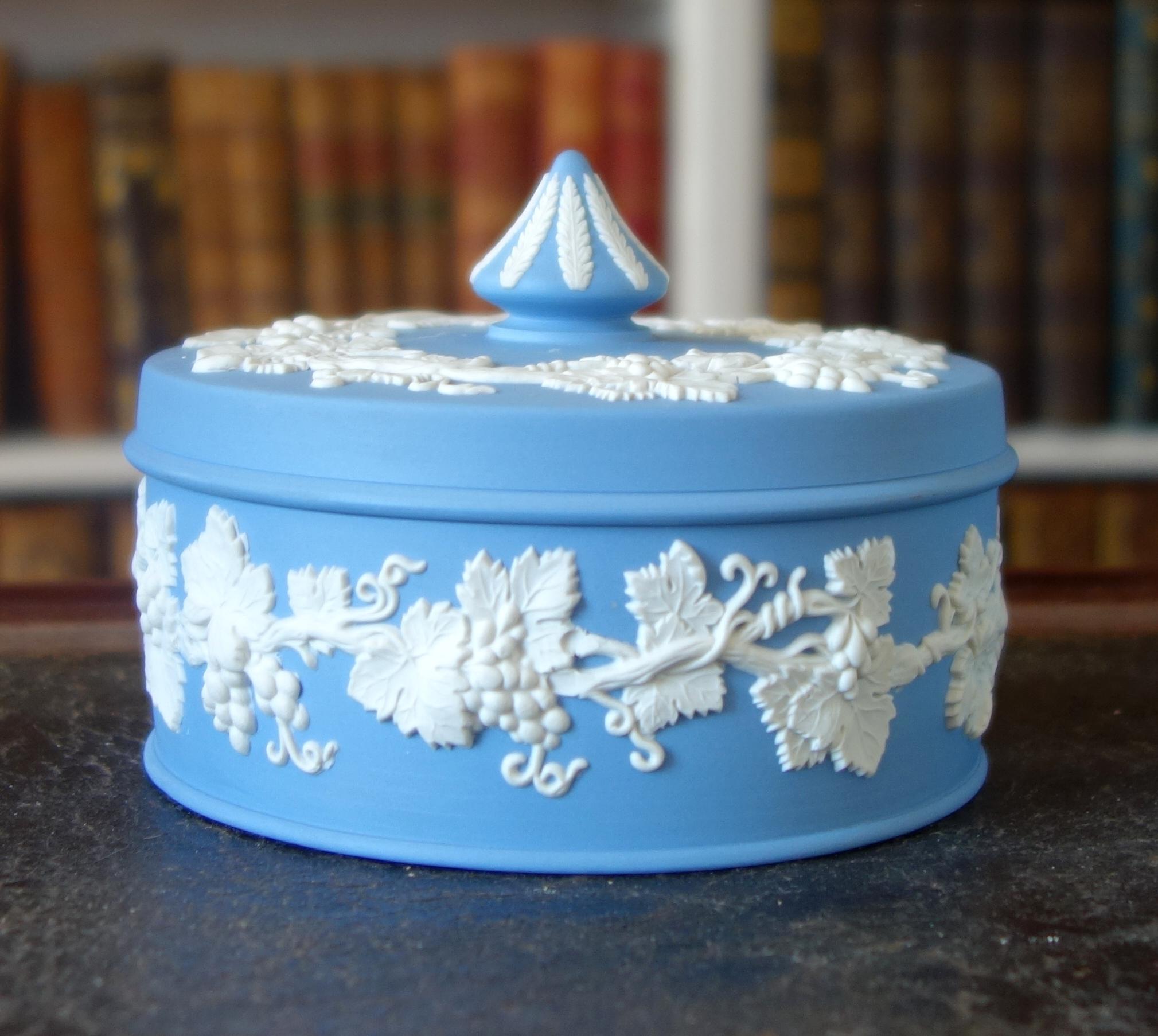 Neoclassical Wedgwood blue and white jasperware box For Sale