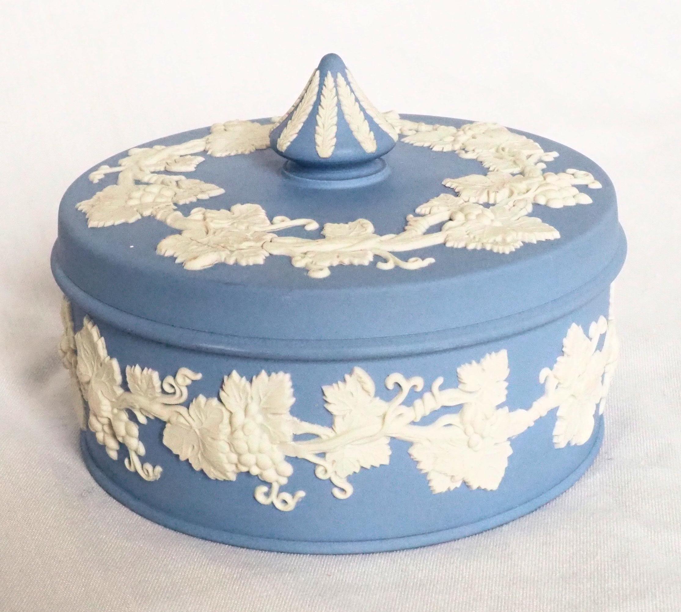 English Wedgwood blue and white jasperware box For Sale