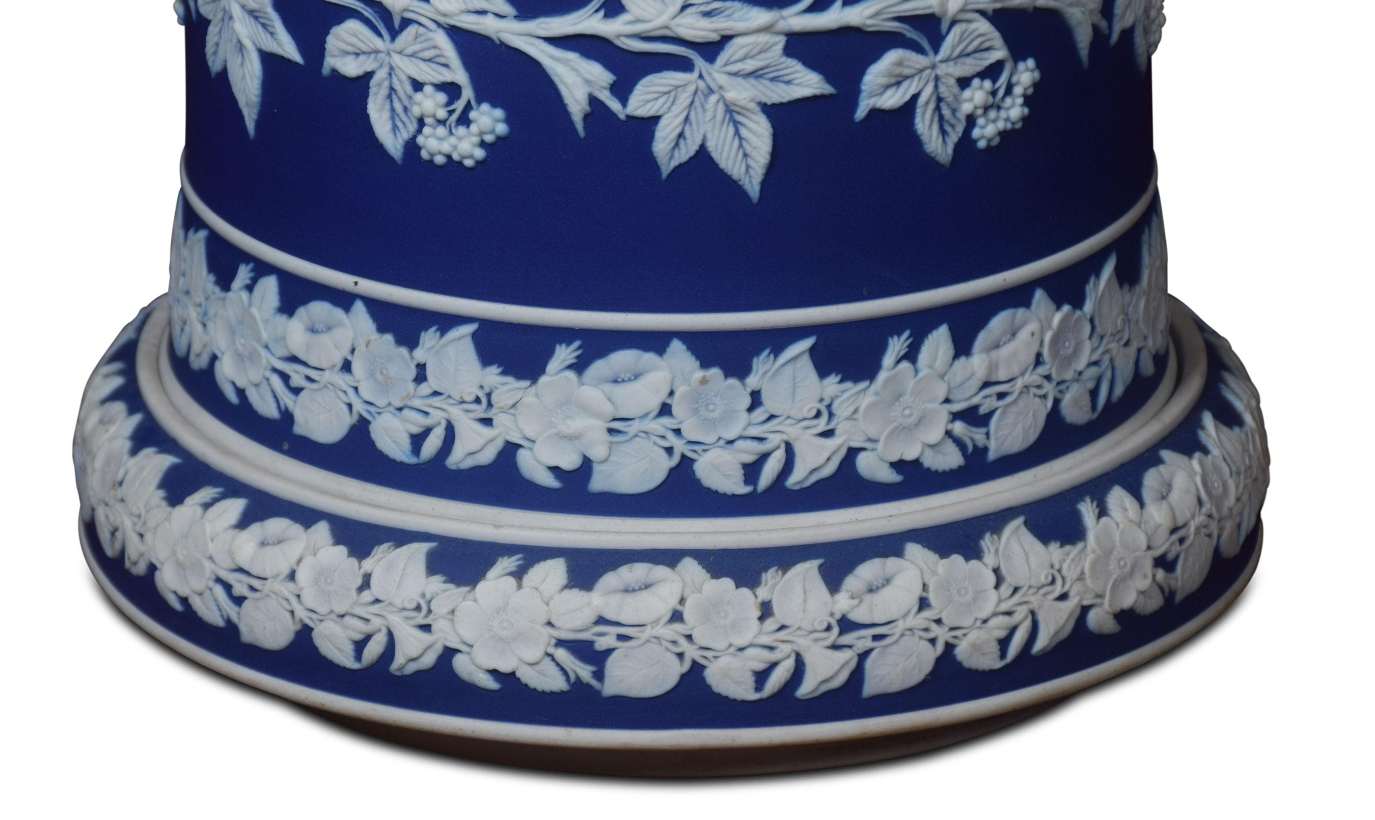 Wedgwood blue and white jasperware cheese dish with cover.
Dimensions
Height 10.5 inches
Width 9.5 inches
Depth 9.5 inches.