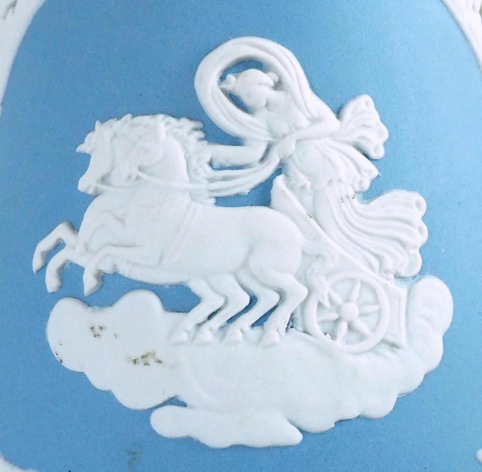 Vasi in diaspro blu e bianco di Wedgwood in vendita 3