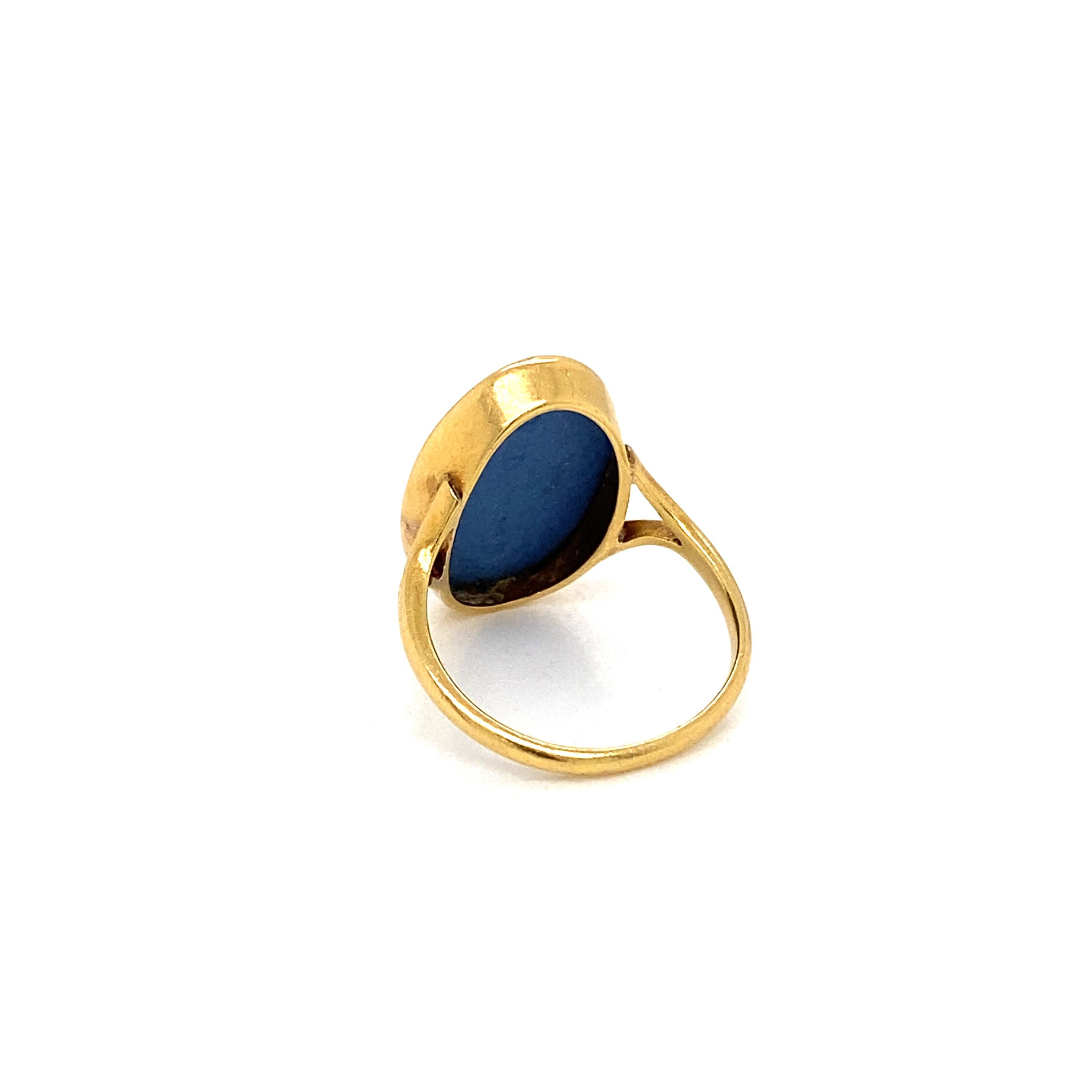 Wedgwood, bague habillée en or jaune 18 carats de style camée en jaspe bleu Unisexe en vente