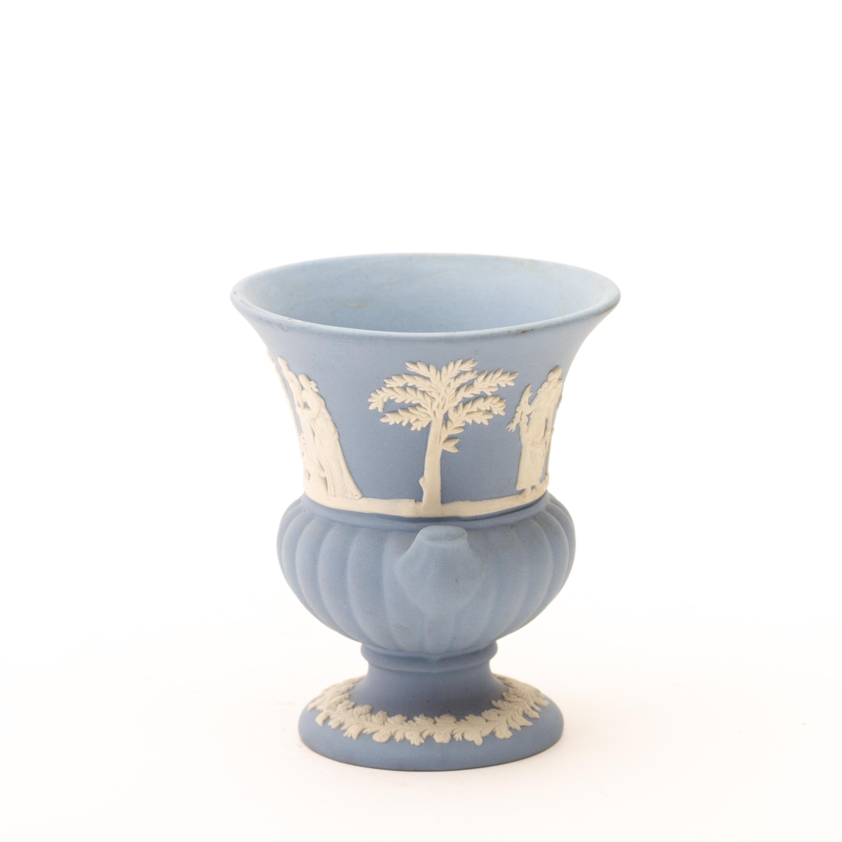 20th Century Wedgwood Blue Jasperware Neoclassical Cameo Urn Vase For Sale