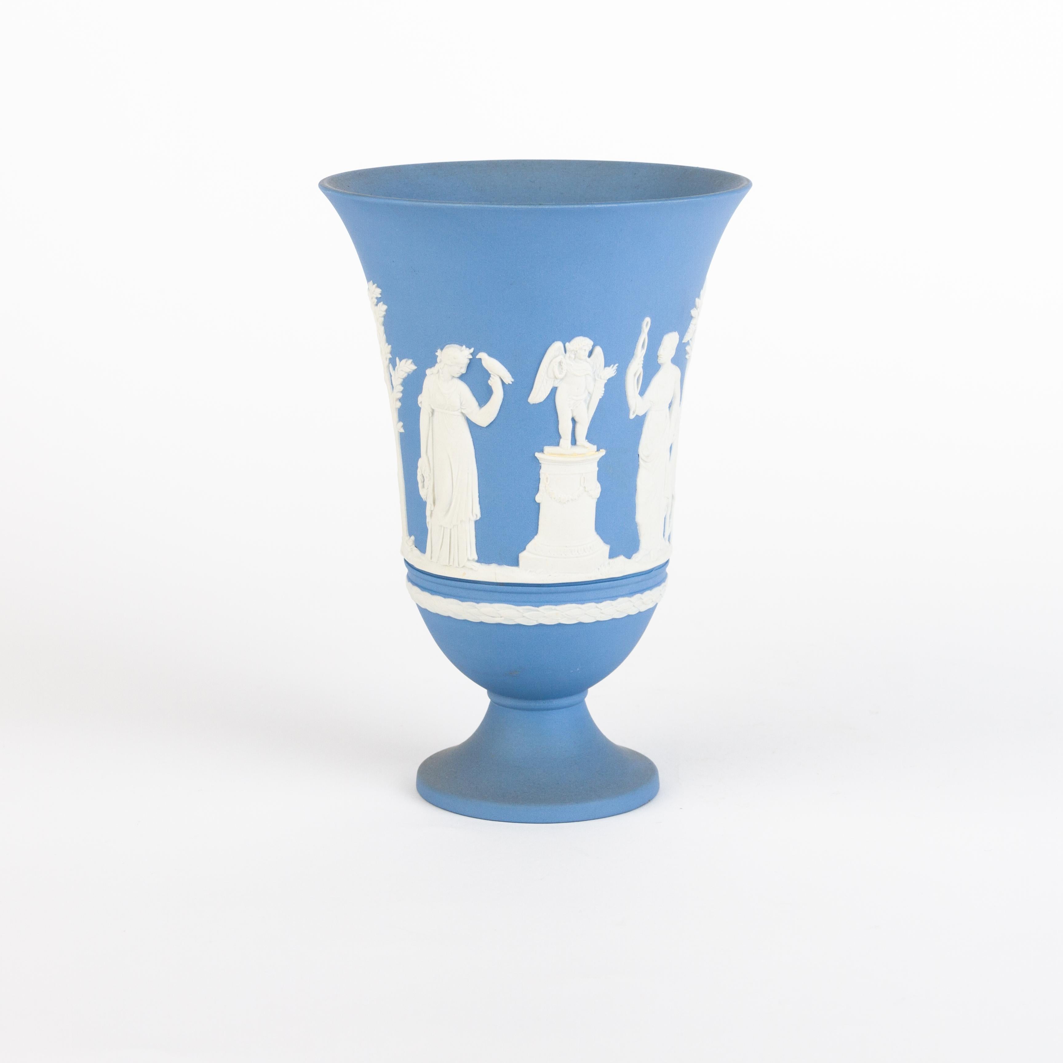Wedgwood Blue Jasperware Neoclassical Vase
Good condition
Free international shipping.