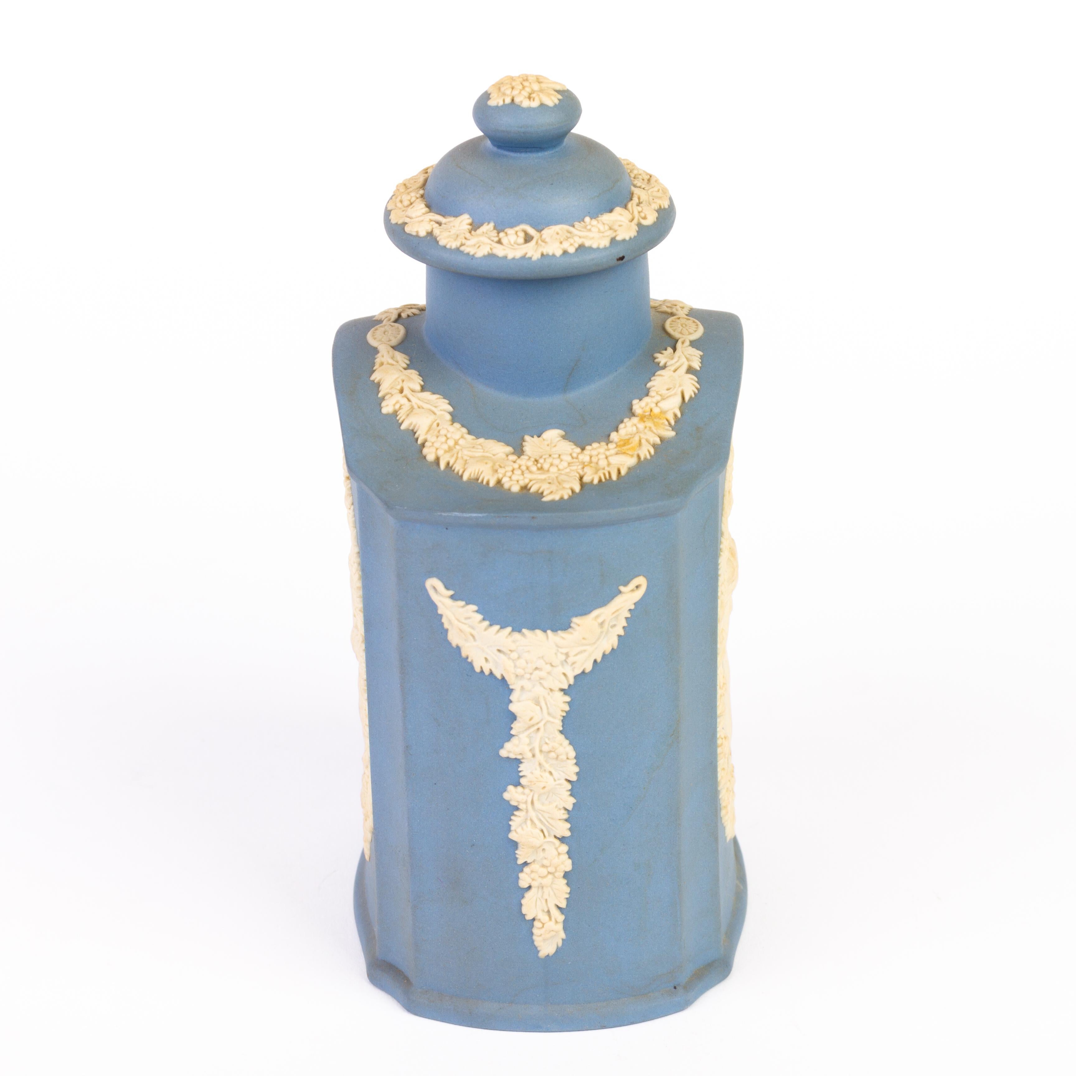 Wedgwood Blue Jasperware Neoclassical Tea Caddy  In Good Condition For Sale In Nottingham, GB