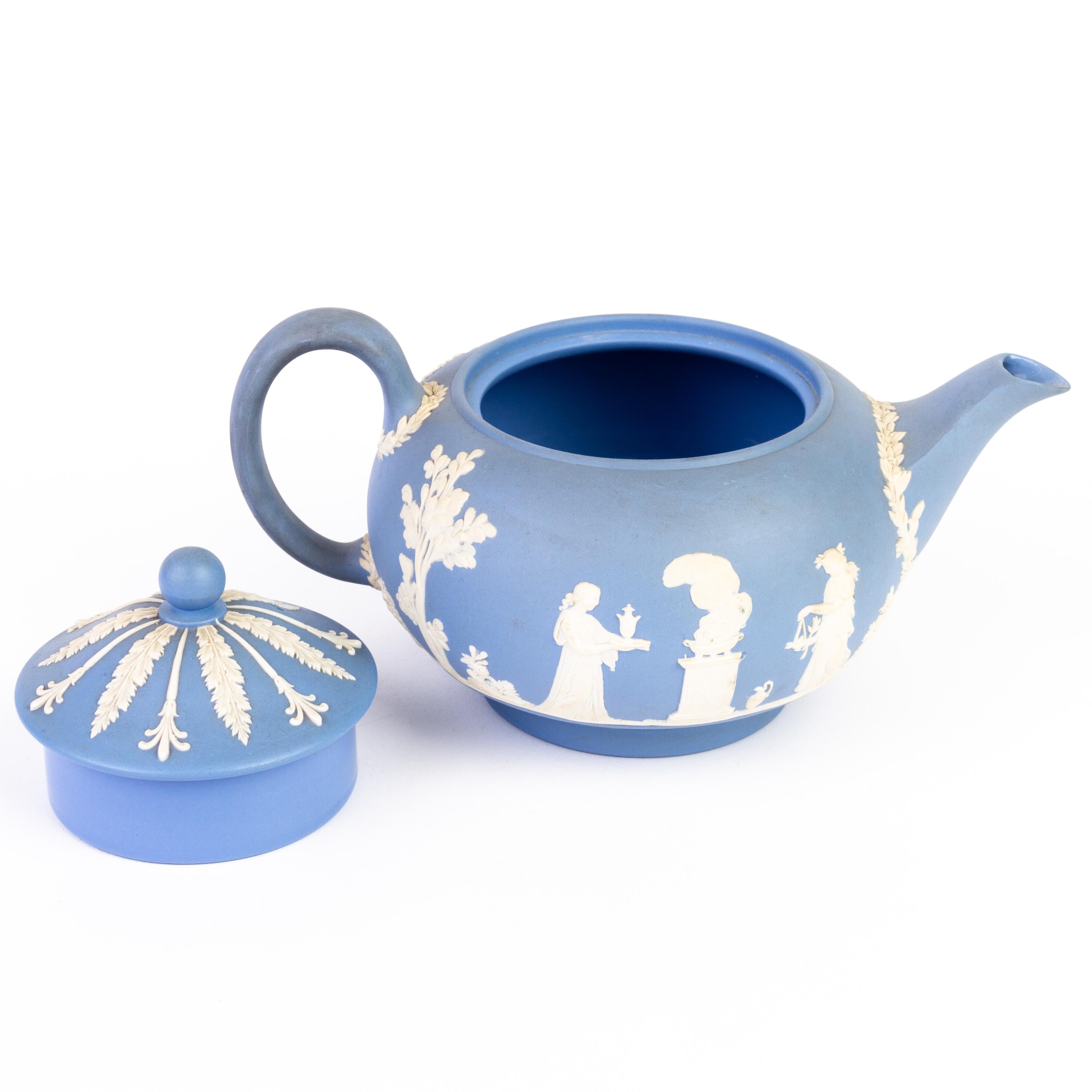 Wedgwood Blue Jasperware Neoclassical Teapot  In Good Condition For Sale In Nottingham, GB