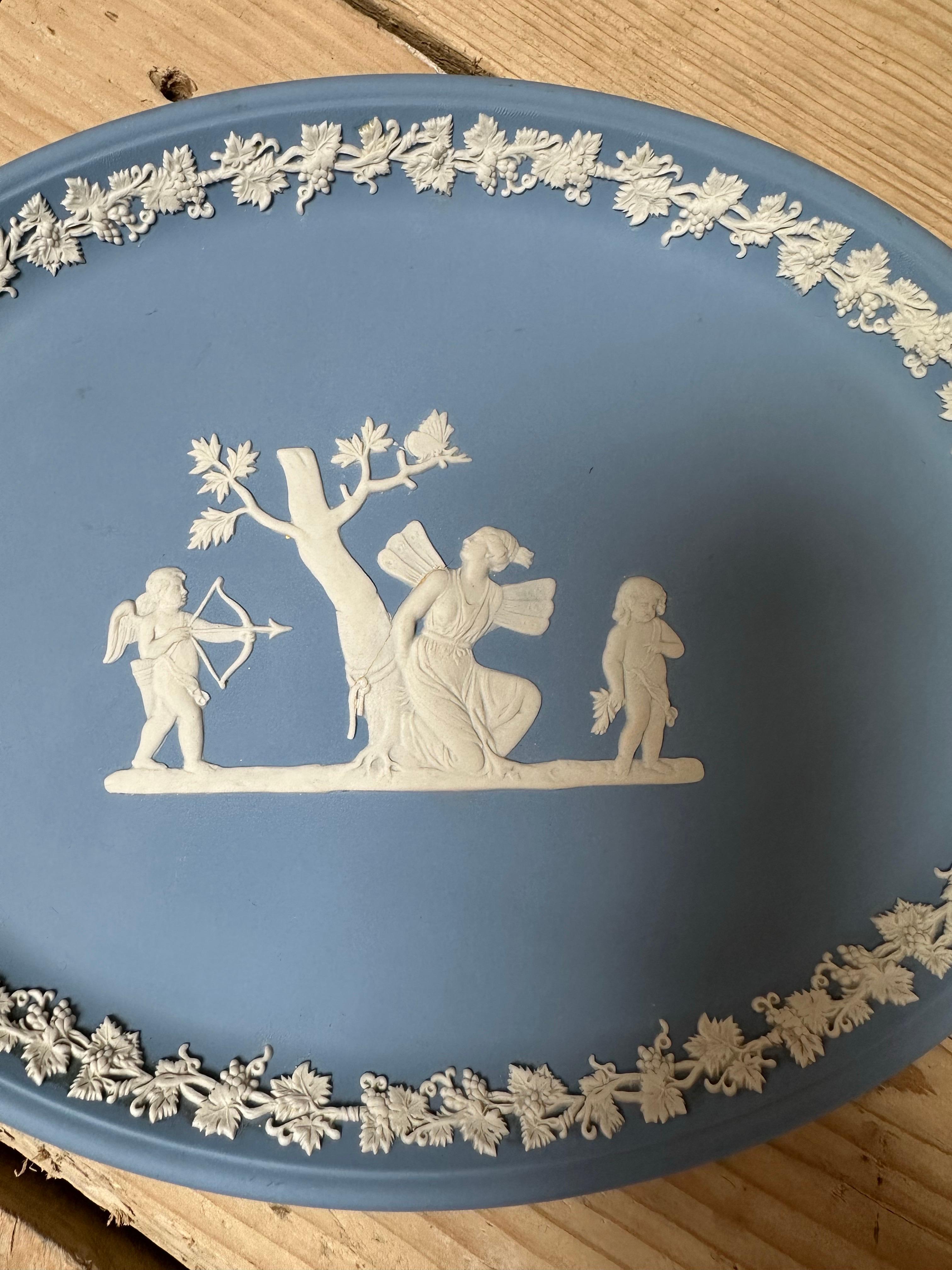 Wedgwood Blue Jasperware Oval Plate, Neoclassical Relief Design in vendita 2