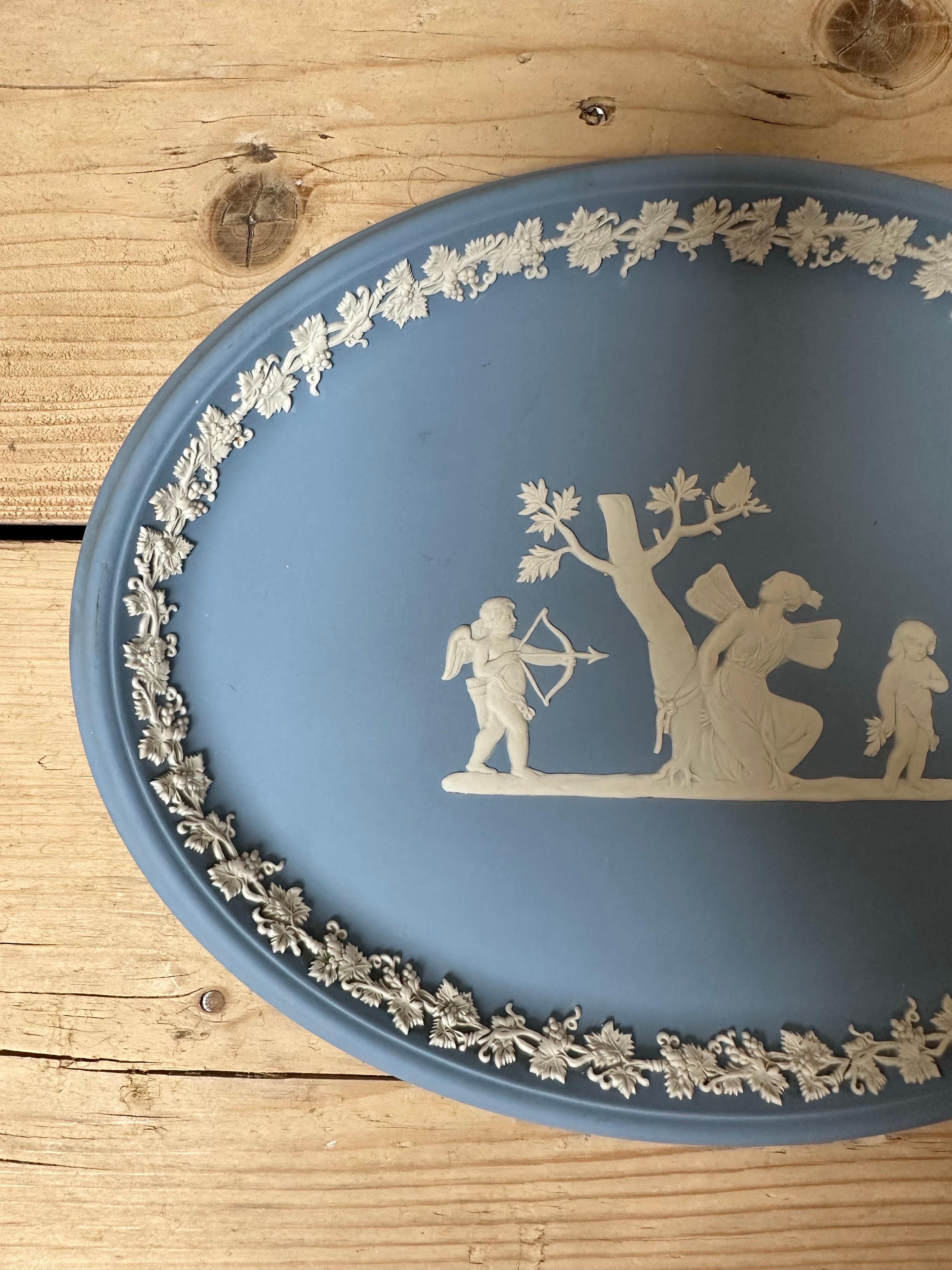 Neoclassico Wedgwood Blue Jasperware Oval Plate, Neoclassical Relief Design in vendita