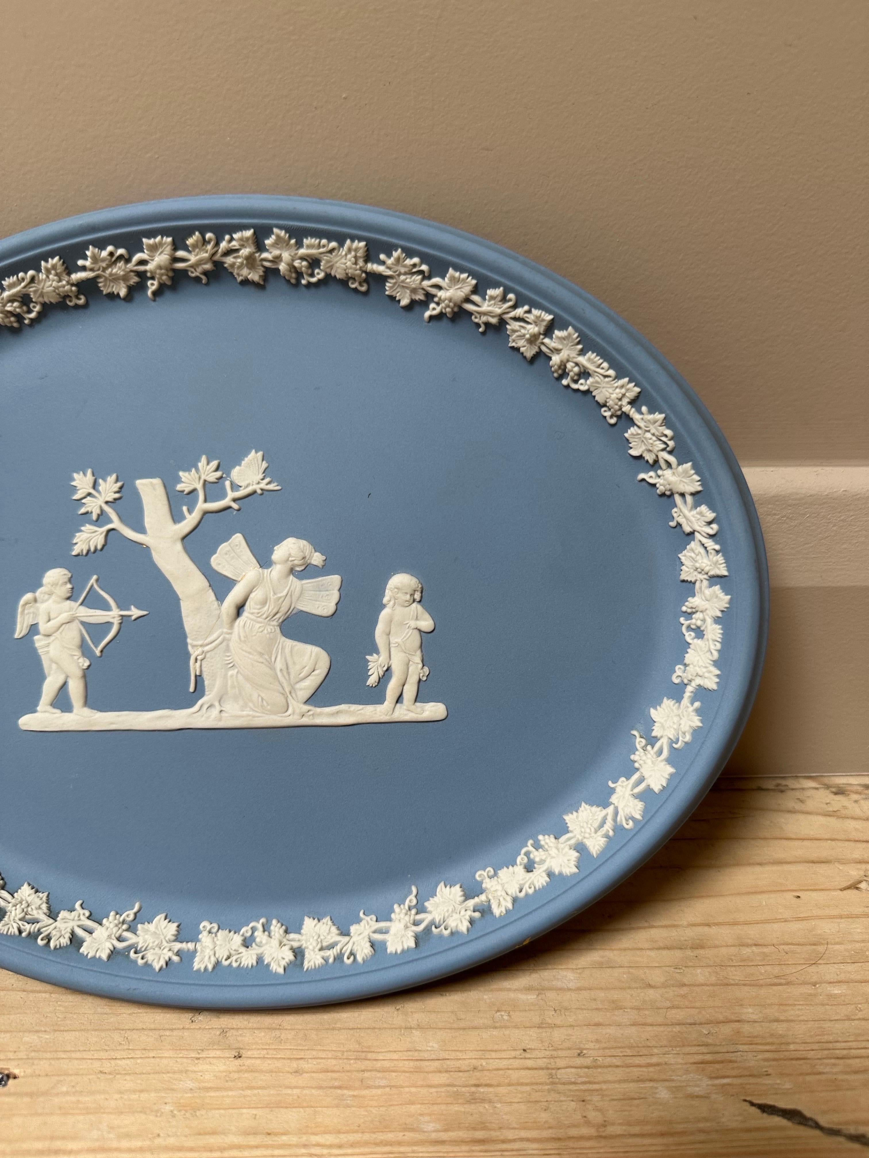 Wedgwood Blue Jasperware Oval Plate, Neoclassical Relief Design In condizioni buone in vendita a Worcester Park, GB