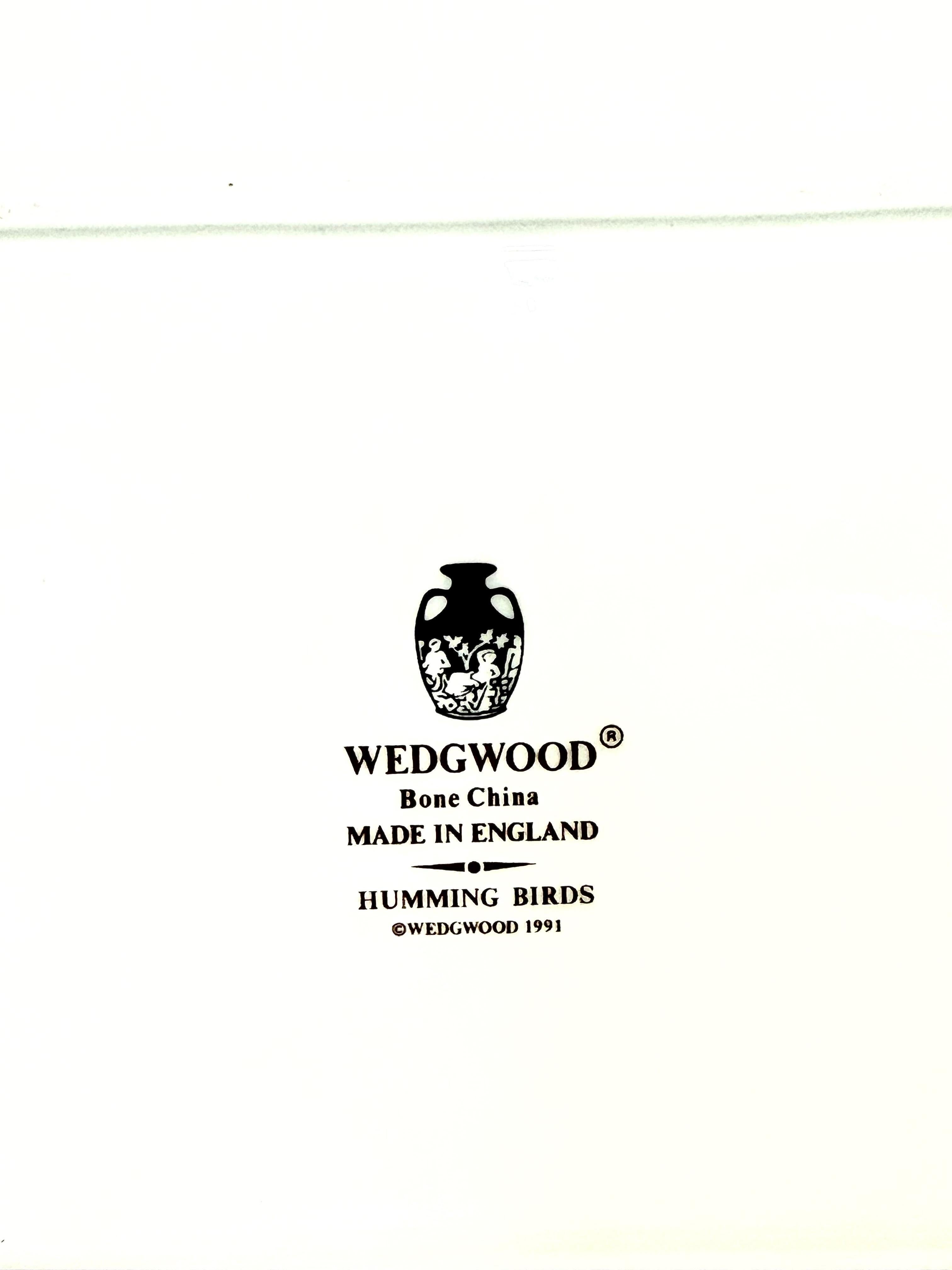 Wedgwood Tablett aus Knochenporzellan - Kolibri und florales Design, England, 1991 im Angebot 3