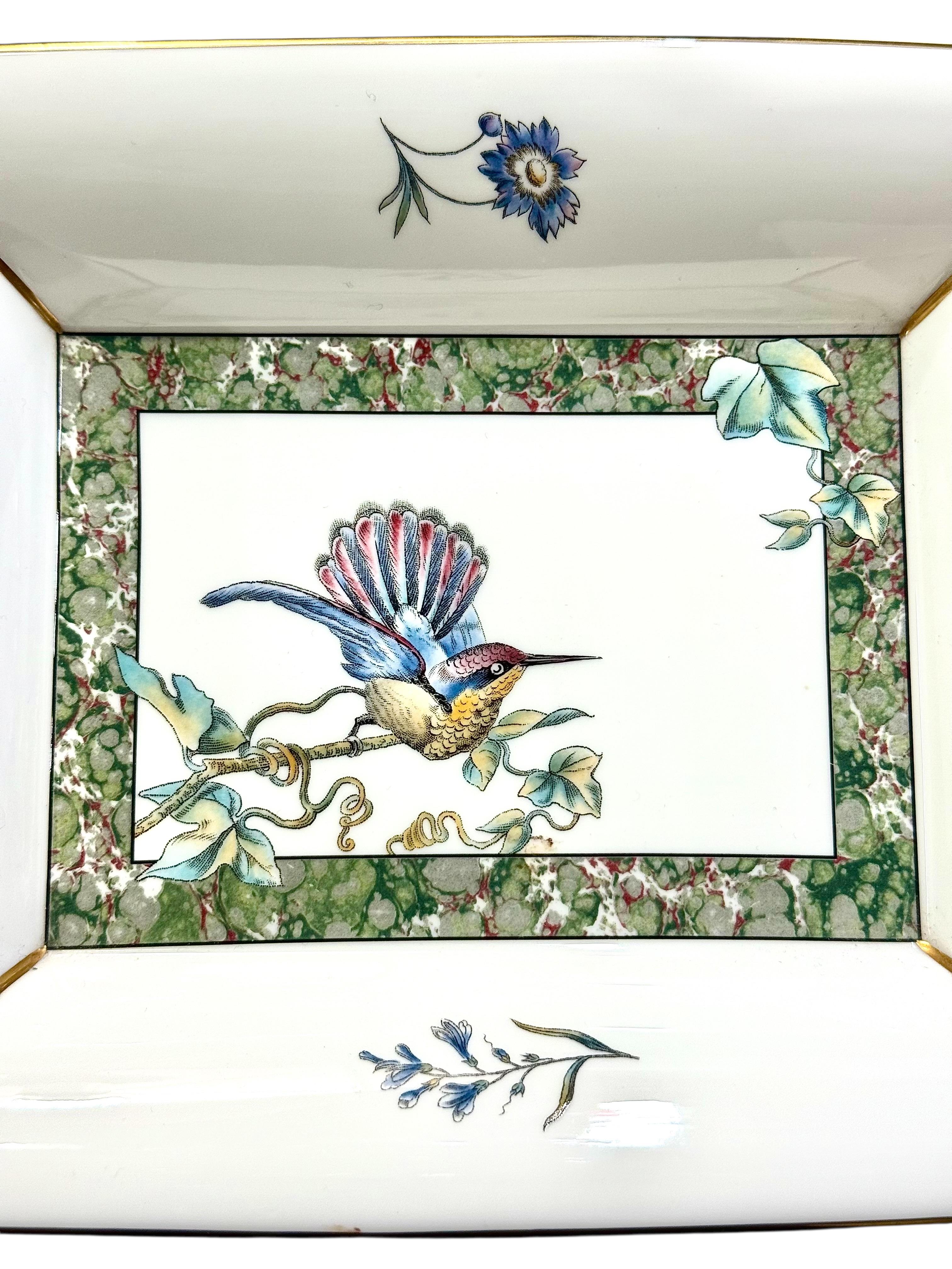 Wedgwood Tablett aus Knochenporzellan - Kolibri und florales Design, England, 1991 im Angebot 4