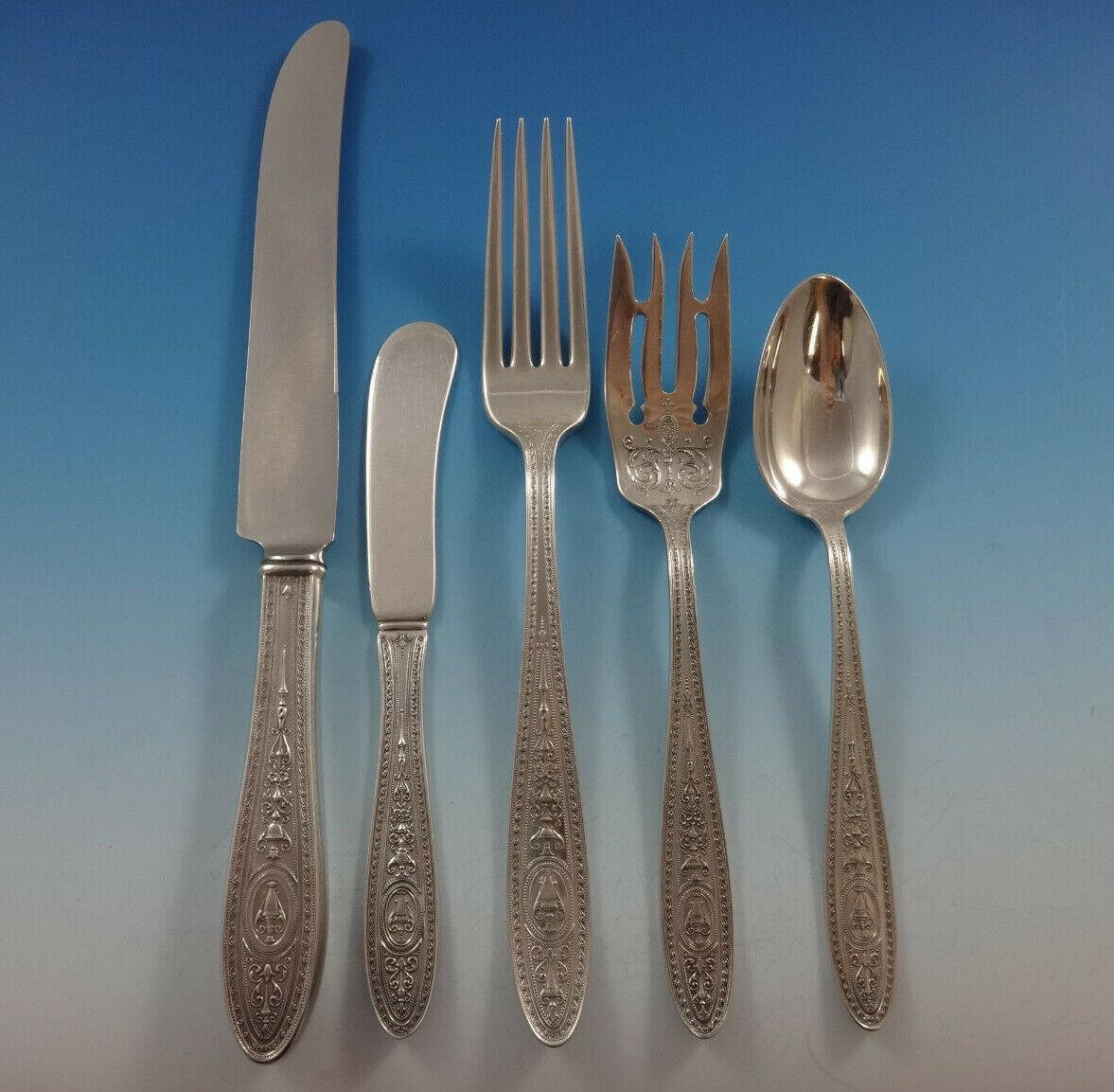 Magnifique service de couverts en argent sterling WEDGWOOD BY INTERNATIONAL de qualité artisanale - 40 pièces. Cet ensemble comprend : 

8 COUTEAUX avec lames françaises en acier inoxydable, 9