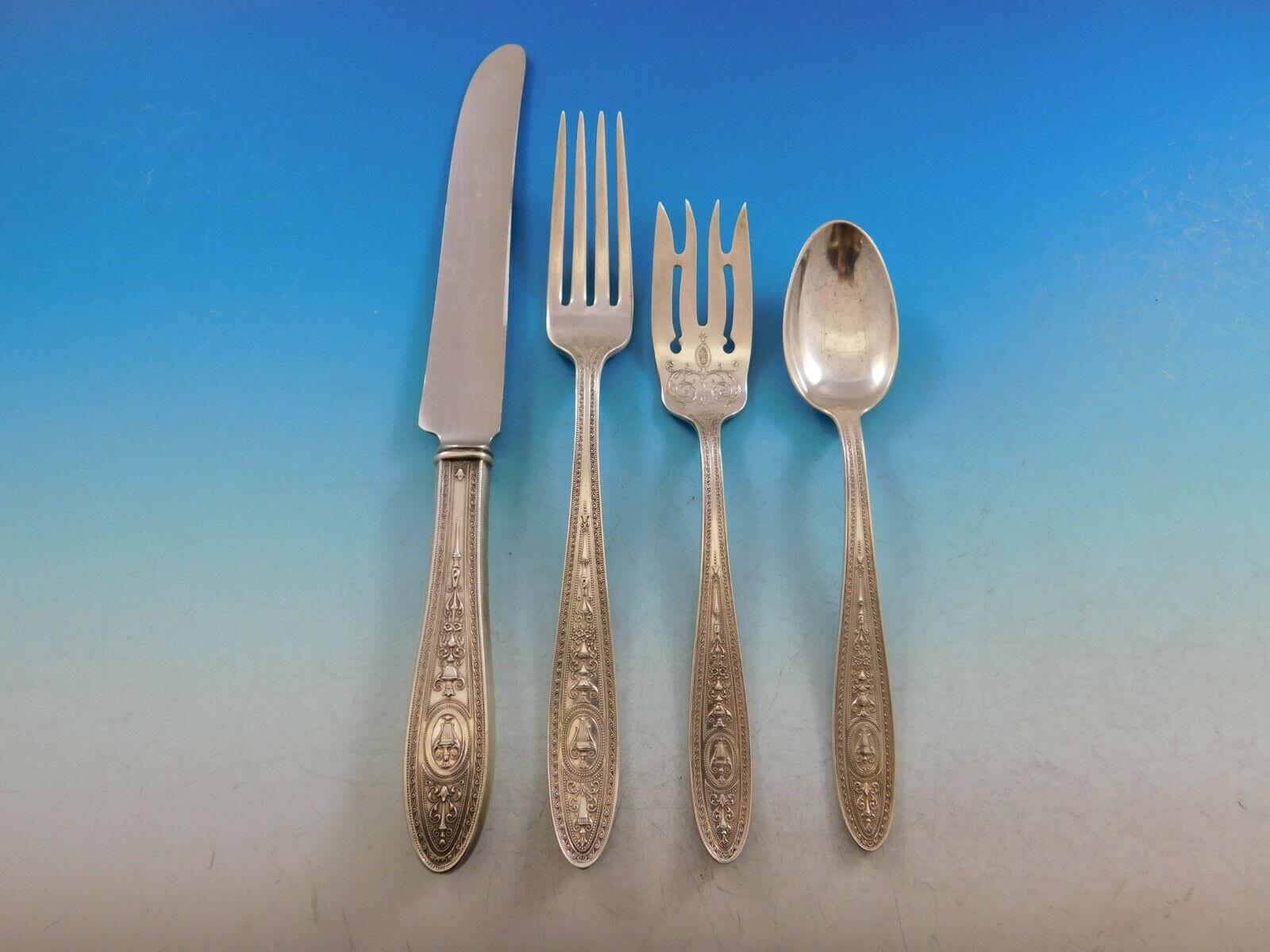 Hervorragendes Wedgwood by International Besteck aus Sterlingsilber - 107 Teile. Dieses Set enthält:

8 Messer, 9