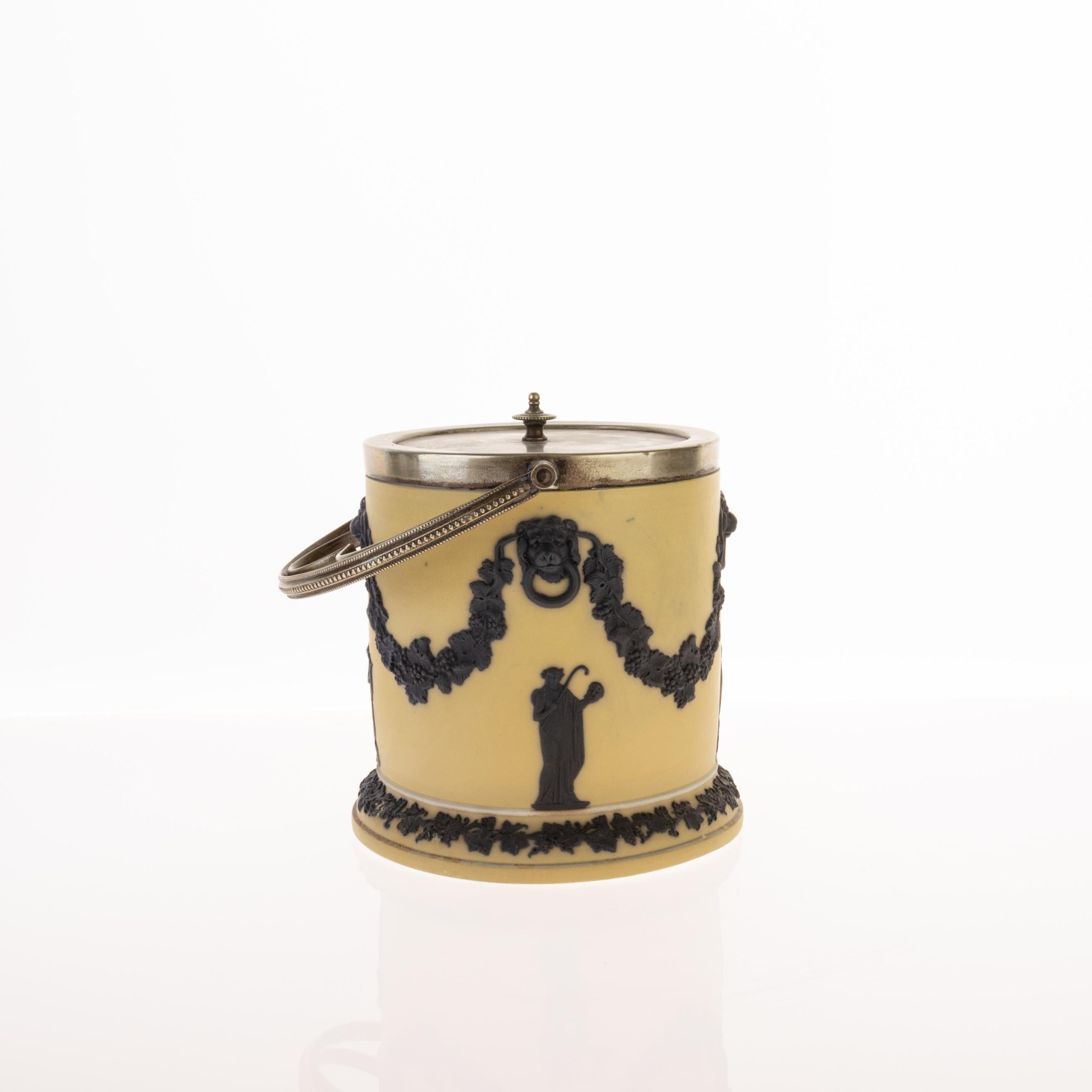 Wedgwood Cane Black Basalt Jasper Dip Neoclassical Biscuit Jar 19. Jahrhundert im Zustand „Gut“ im Angebot in Nottingham, GB